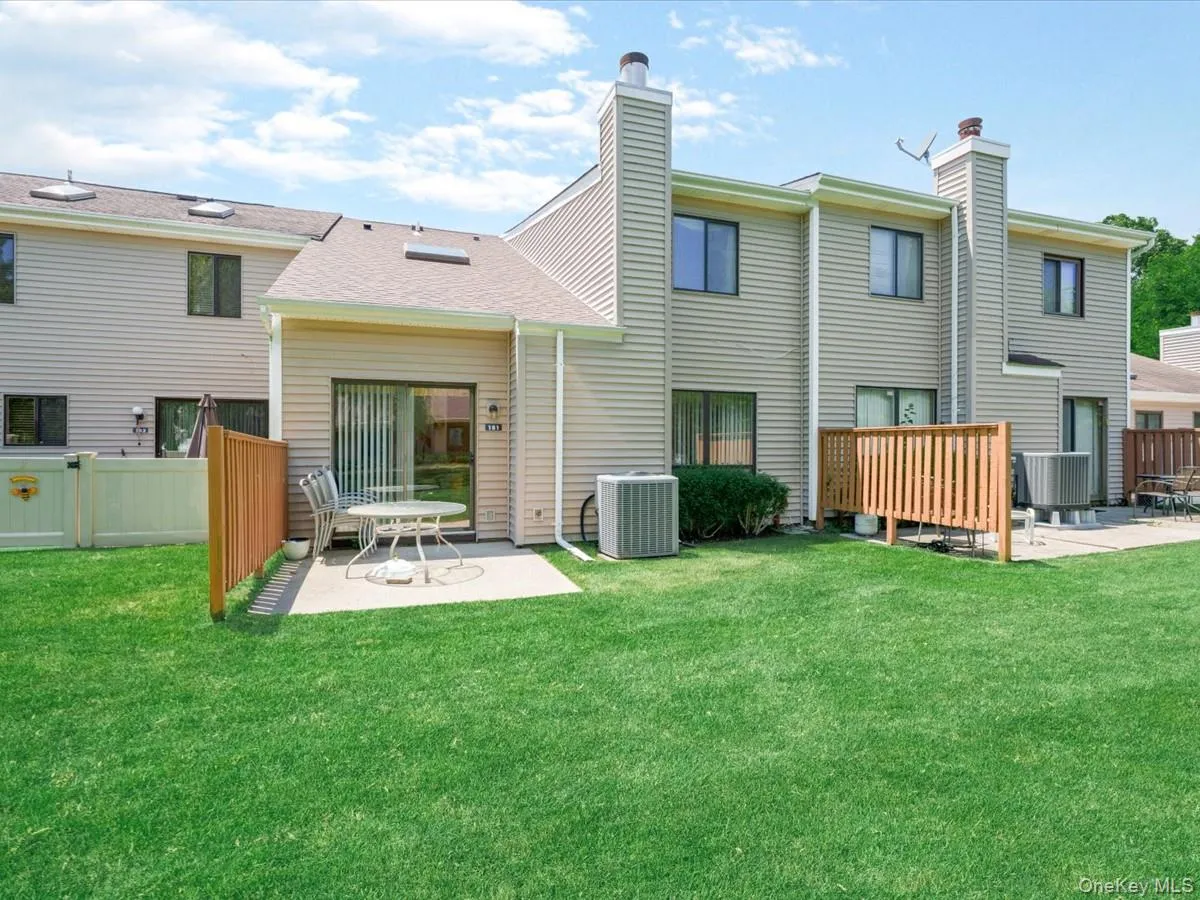 181 North Lane, Smithtown, NY, 2 Bedrooms Bedrooms, 7 Rooms Rooms,2 BathroomsBathrooms,Residential,For Rent,North,0,KEY1017473 181 North Lane, Smithtown, NY, 2 Bedrooms Bedrooms, 7 Rooms Rooms,2 BathroomsBathrooms,Residential,For Rent,North,0,KEY1017473