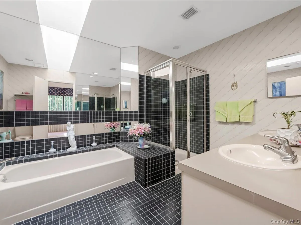 181 North Lane, Smithtown, NY, 2 Bedrooms Bedrooms, 7 Rooms Rooms,2 BathroomsBathrooms,Residential,For Rent,North,0,KEY1017473 181 North Lane, Smithtown, NY, 2 Bedrooms Bedrooms, 7 Rooms Rooms,2 BathroomsBathrooms,Residential,For Rent,North,0,KEY1017473