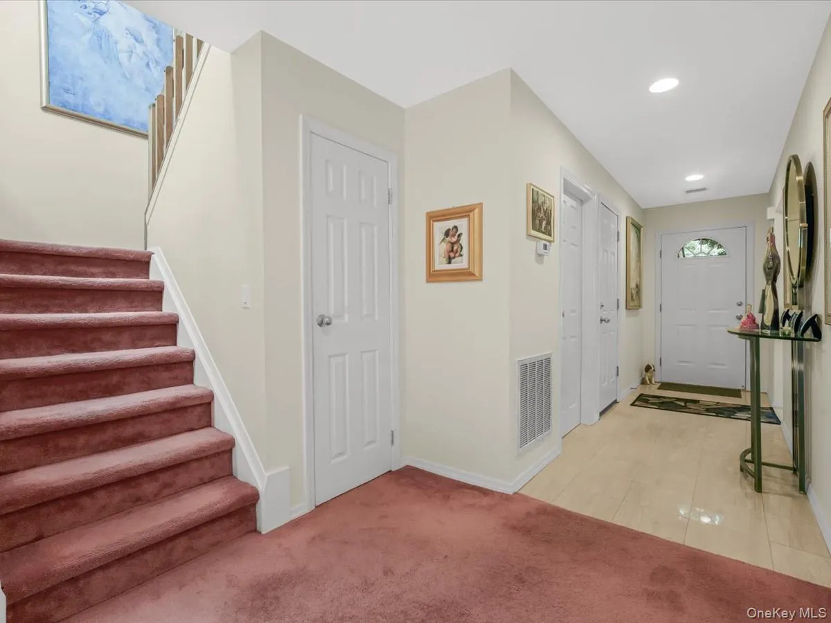 181 North Lane, Smithtown, NY, 2 Bedrooms Bedrooms, 7 Rooms Rooms,2 BathroomsBathrooms,Residential,For Rent,North,0,KEY1017473 181 North Lane, Smithtown, NY, 2 Bedrooms Bedrooms, 7 Rooms Rooms,2 BathroomsBathrooms,Residential,For Rent,North,0,KEY1017473