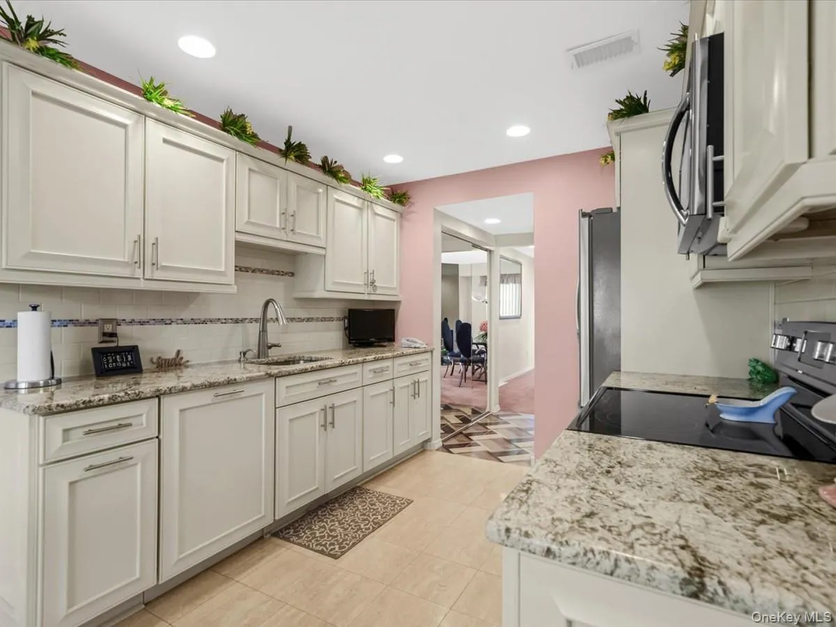 181 North Lane, Smithtown, NY, 2 Bedrooms Bedrooms, 7 Rooms Rooms,2 BathroomsBathrooms,Residential,For Rent,North,0,KEY1017473 181 North Lane, Smithtown, NY, 2 Bedrooms Bedrooms, 7 Rooms Rooms,2 BathroomsBathrooms,Residential,For Rent,North,0,KEY1017473