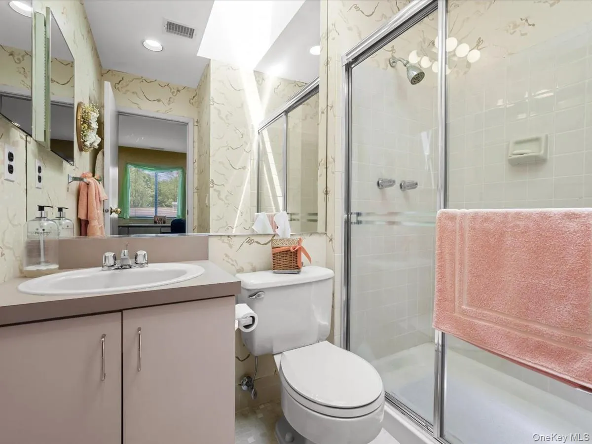 181 North Lane, Smithtown, NY, 2 Bedrooms Bedrooms, 7 Rooms Rooms,2 BathroomsBathrooms,Residential,For Rent,North,0,KEY1017473 181 North Lane, Smithtown, NY, 2 Bedrooms Bedrooms, 7 Rooms Rooms,2 BathroomsBathrooms,Residential,For Rent,North,0,KEY1017473