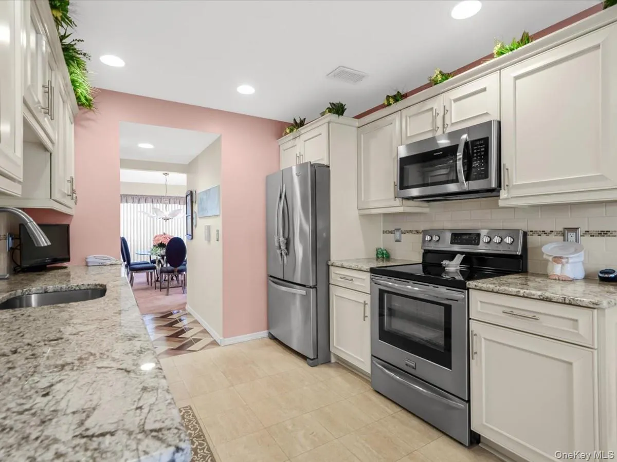 181 North Lane, Smithtown, NY, 2 Bedrooms Bedrooms, 7 Rooms Rooms,2 BathroomsBathrooms,Residential,For Rent,North,0,KEY1017473 181 North Lane, Smithtown, NY, 2 Bedrooms Bedrooms, 7 Rooms Rooms,2 BathroomsBathrooms,Residential,For Rent,North,0,KEY1017473