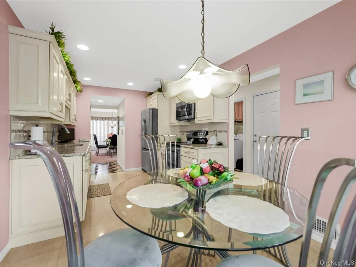 181 North Lane, Smithtown, NY, 2 Bedrooms Bedrooms, 7 Rooms Rooms,2 BathroomsBathrooms,Residential,For Rent,North,0,KEY1017473 181 North Lane, Smithtown, NY, 2 Bedrooms Bedrooms, 7 Rooms Rooms,2 BathroomsBathrooms,Residential,For Rent,North,0,KEY1017473