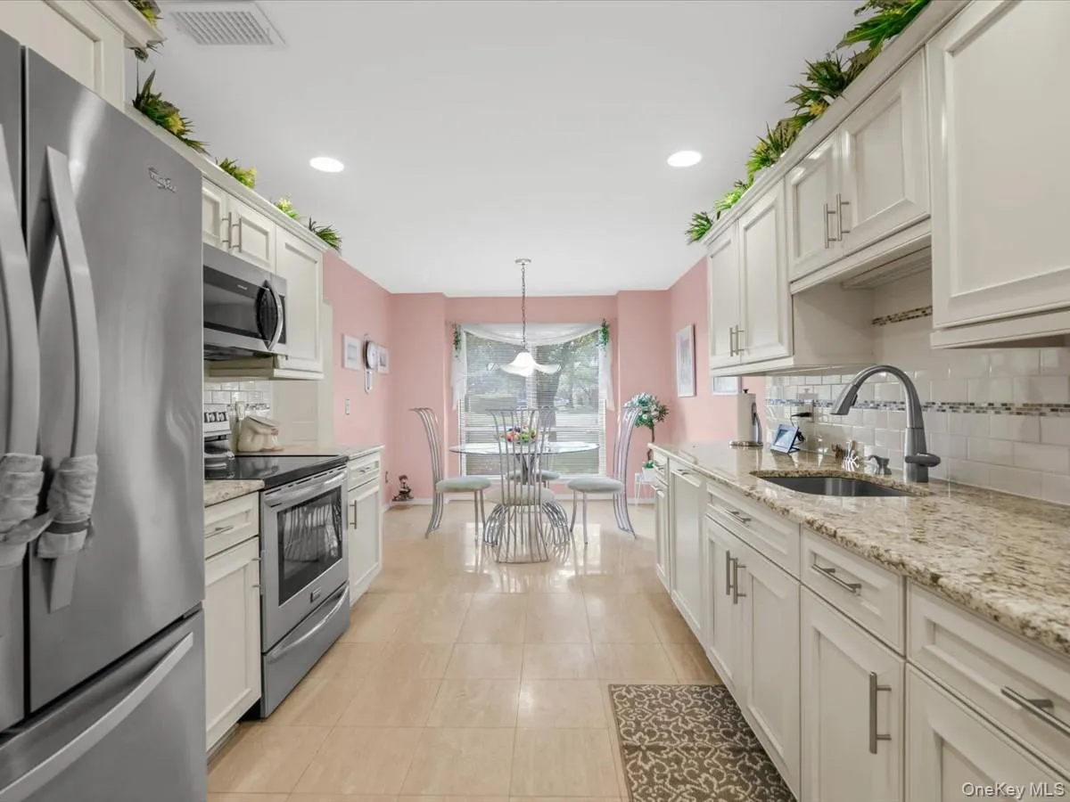 181 North Lane, Smithtown, NY, 2 Bedrooms Bedrooms, 7 Rooms Rooms,2 BathroomsBathrooms,Residential,For Rent,North,0,KEY1017473 181 North Lane, Smithtown, NY, 2 Bedrooms Bedrooms, 7 Rooms Rooms,2 BathroomsBathrooms,Residential,For Rent,North,0,KEY1017473