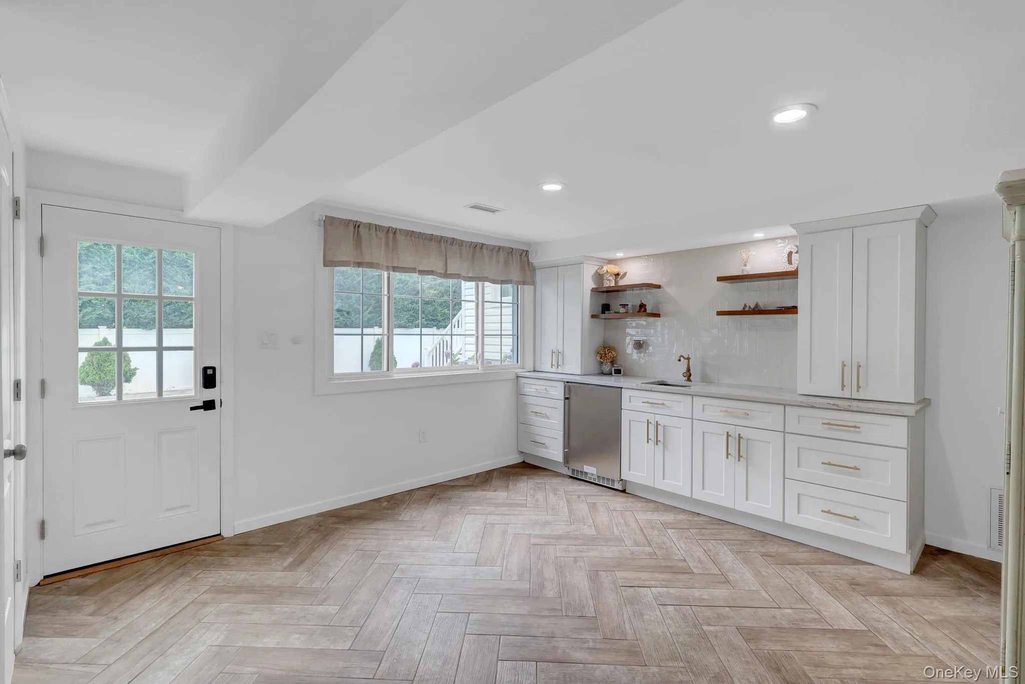 31 Leeds Lane, Babylon, NY, 4 Bedrooms Bedrooms, 8 Rooms Rooms,2 BathroomsBathrooms,Residential,For Rent,Leeds,0,KEY1017484 31 Leeds Lane, Babylon, NY, 4 Bedrooms Bedrooms, 8 Rooms Rooms,2 BathroomsBathrooms,Residential,For Rent,Leeds,0,KEY1017484