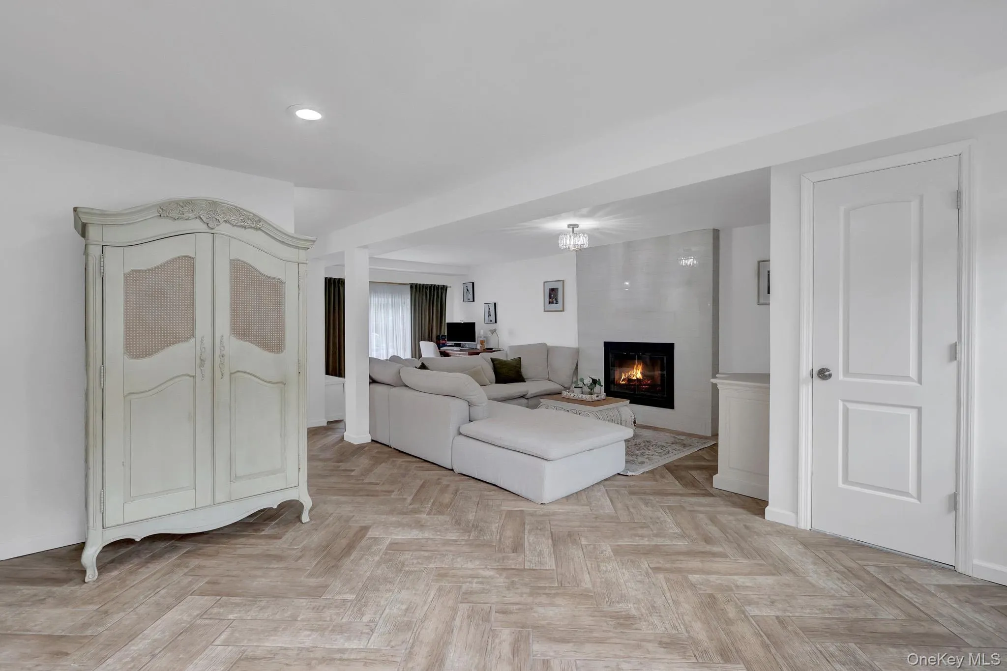 31 Leeds Lane, Babylon, NY, 4 Bedrooms Bedrooms, 8 Rooms Rooms,2 BathroomsBathrooms,Residential,For Rent,Leeds,0,KEY1017484 31 Leeds Lane, Babylon, NY, 4 Bedrooms Bedrooms, 8 Rooms Rooms,2 BathroomsBathrooms,Residential,For Rent,Leeds,0,KEY1017484