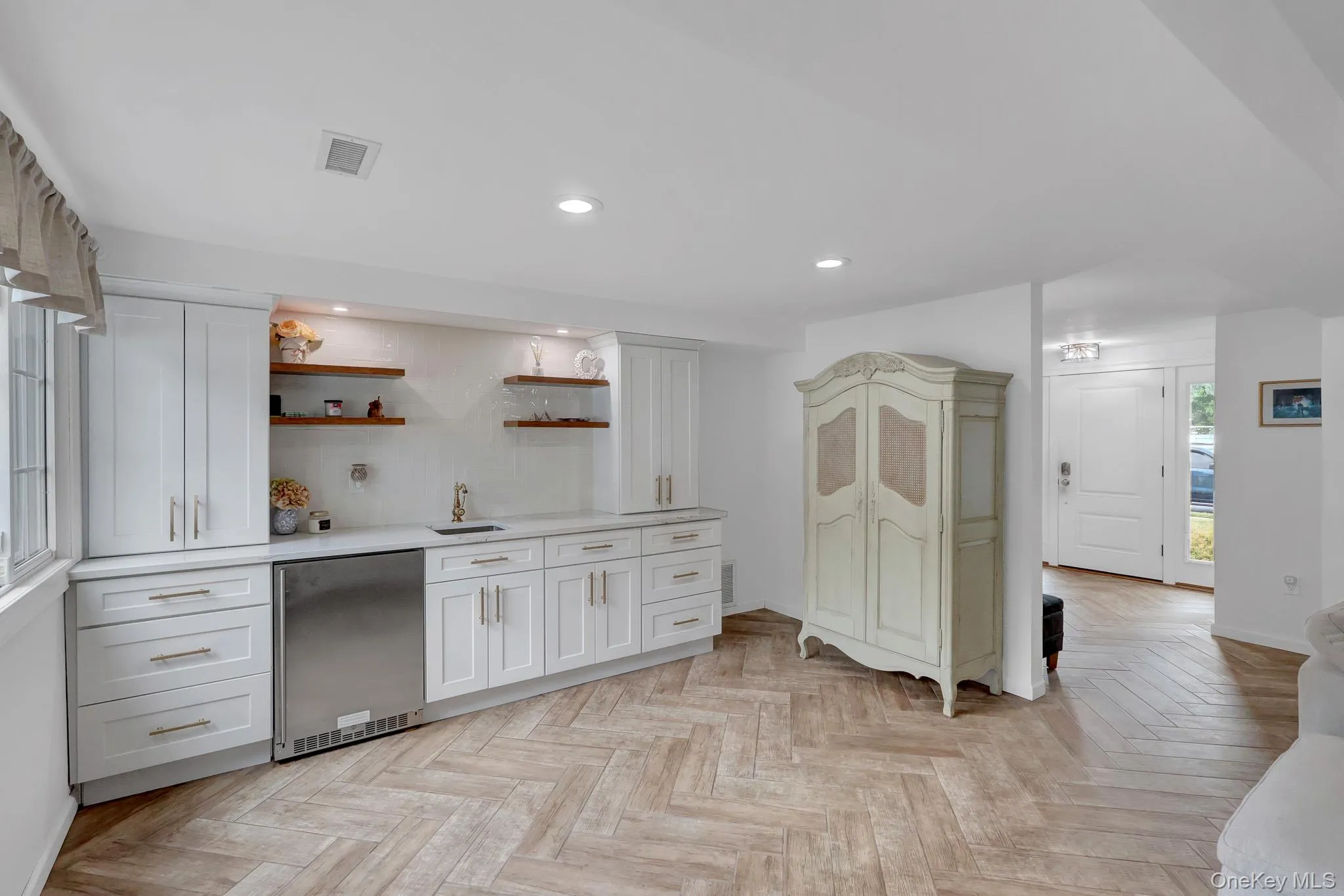 31 Leeds Lane, Babylon, NY, 4 Bedrooms Bedrooms, 8 Rooms Rooms,2 BathroomsBathrooms,Residential,For Rent,Leeds,0,KEY1017484 31 Leeds Lane, Babylon, NY, 4 Bedrooms Bedrooms, 8 Rooms Rooms,2 BathroomsBathrooms,Residential,For Rent,Leeds,0,KEY1017484