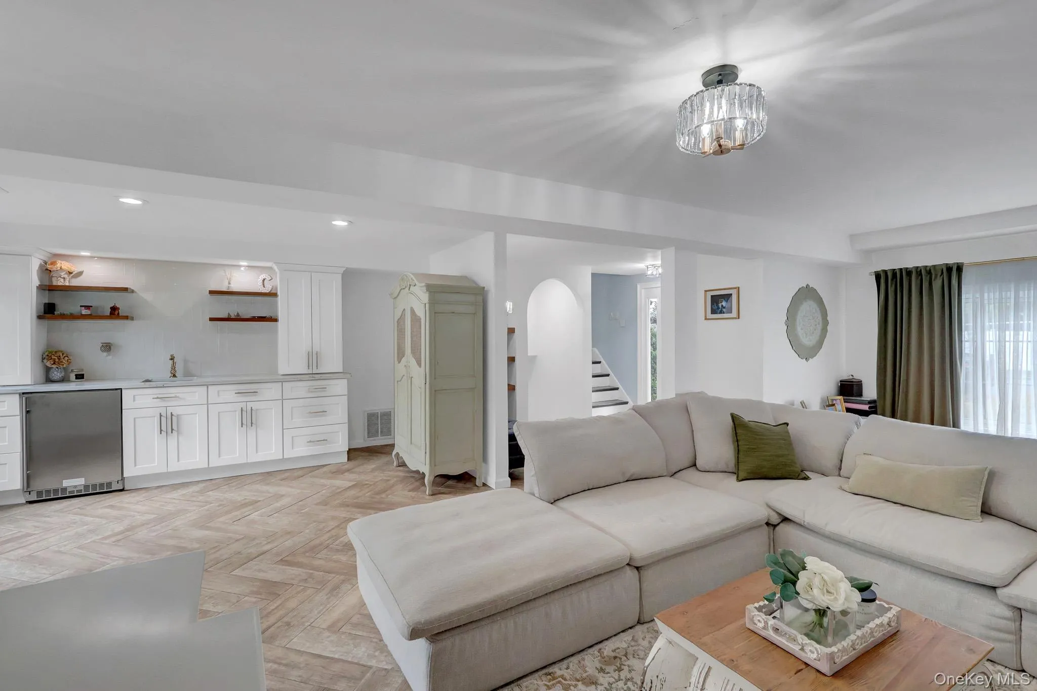 31 Leeds Lane, Babylon, NY, 4 Bedrooms Bedrooms, 8 Rooms Rooms,2 BathroomsBathrooms,Residential,For Rent,Leeds,0,KEY1017484 31 Leeds Lane, Babylon, NY, 4 Bedrooms Bedrooms, 8 Rooms Rooms,2 BathroomsBathrooms,Residential,For Rent,Leeds,0,KEY1017484