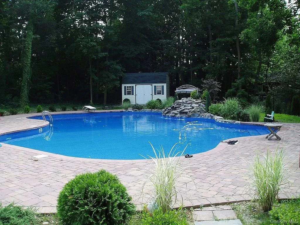 193 Pidgeon Hill Road, Huntington, NY, 5 Bedrooms Bedrooms, 13 Rooms Rooms,3 BathroomsBathrooms,Residential,For Rent,Pidgeon Hill,0,KEY1017489 193 Pidgeon Hill Road, Huntington, NY, 5 Bedrooms Bedrooms, 13 Rooms Rooms,3 BathroomsBathrooms,Residential,For Rent,Pidgeon Hill,0,KEY1017489