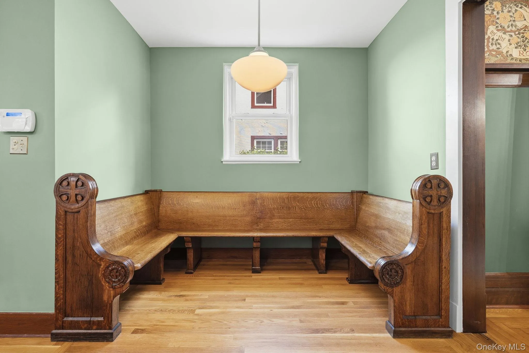 A cozy dining nook perfect for everyday moments. A cozy dining nook perfect for everyday moments.