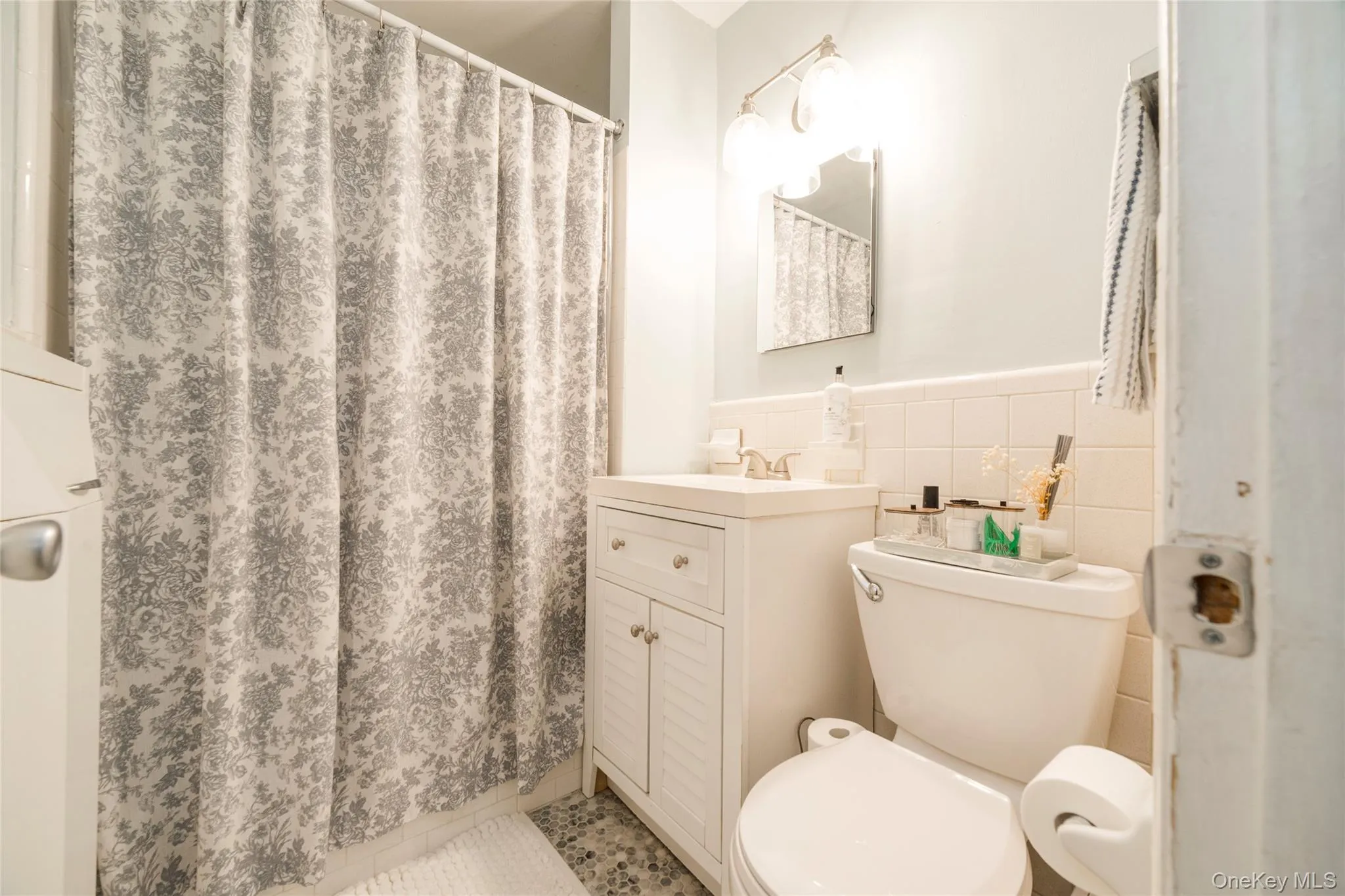 Bathroom was remodeled in 2018 by the current owners. Bathroom was remodeled in 2018 by the current owners.