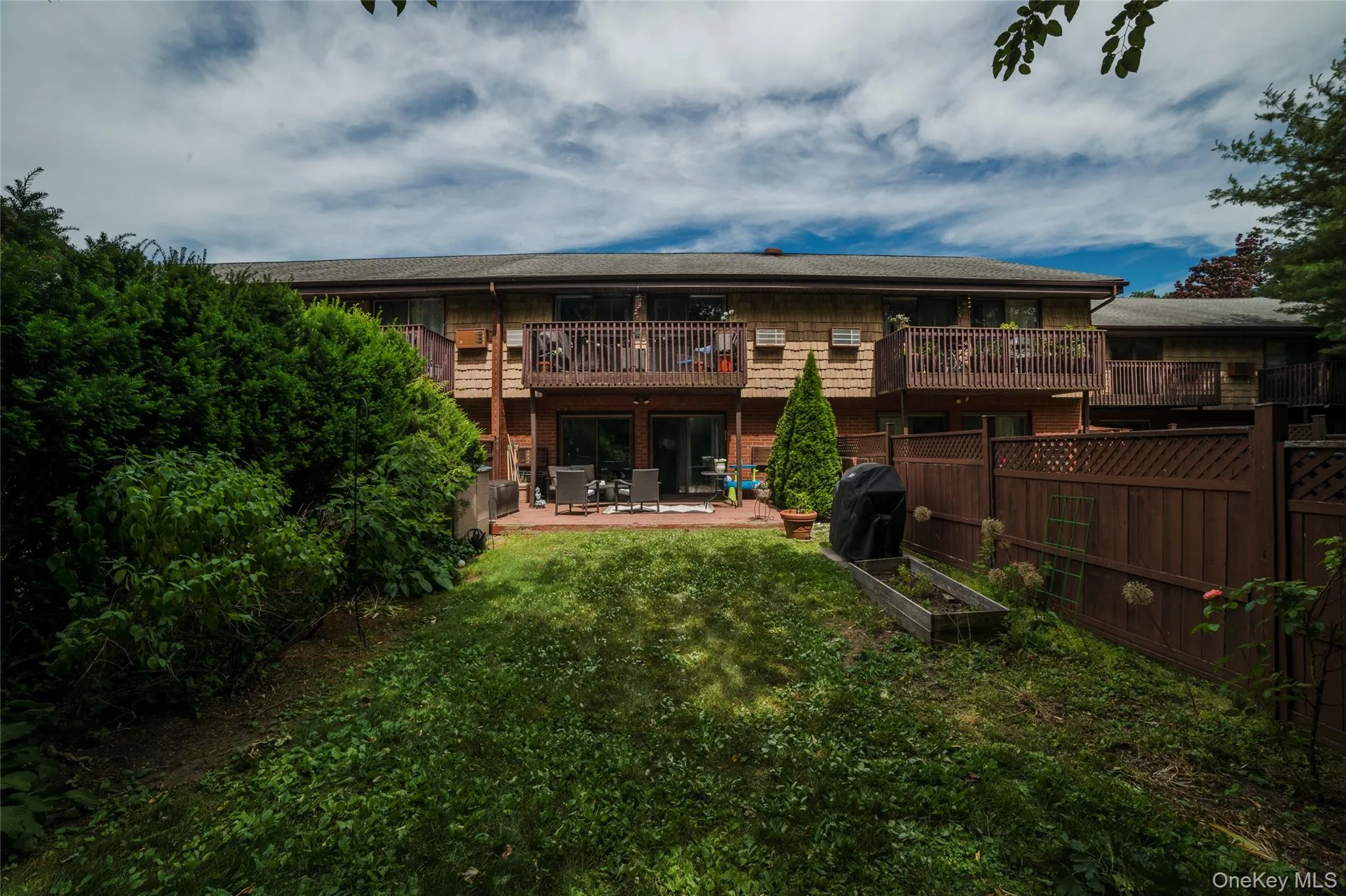 Exclusive use to private yard maintained by the association - perfect for hosting or unwinding after a long day! Exclusive use to private yard maintained by the association - perfect for hosting or unwinding after a long day!