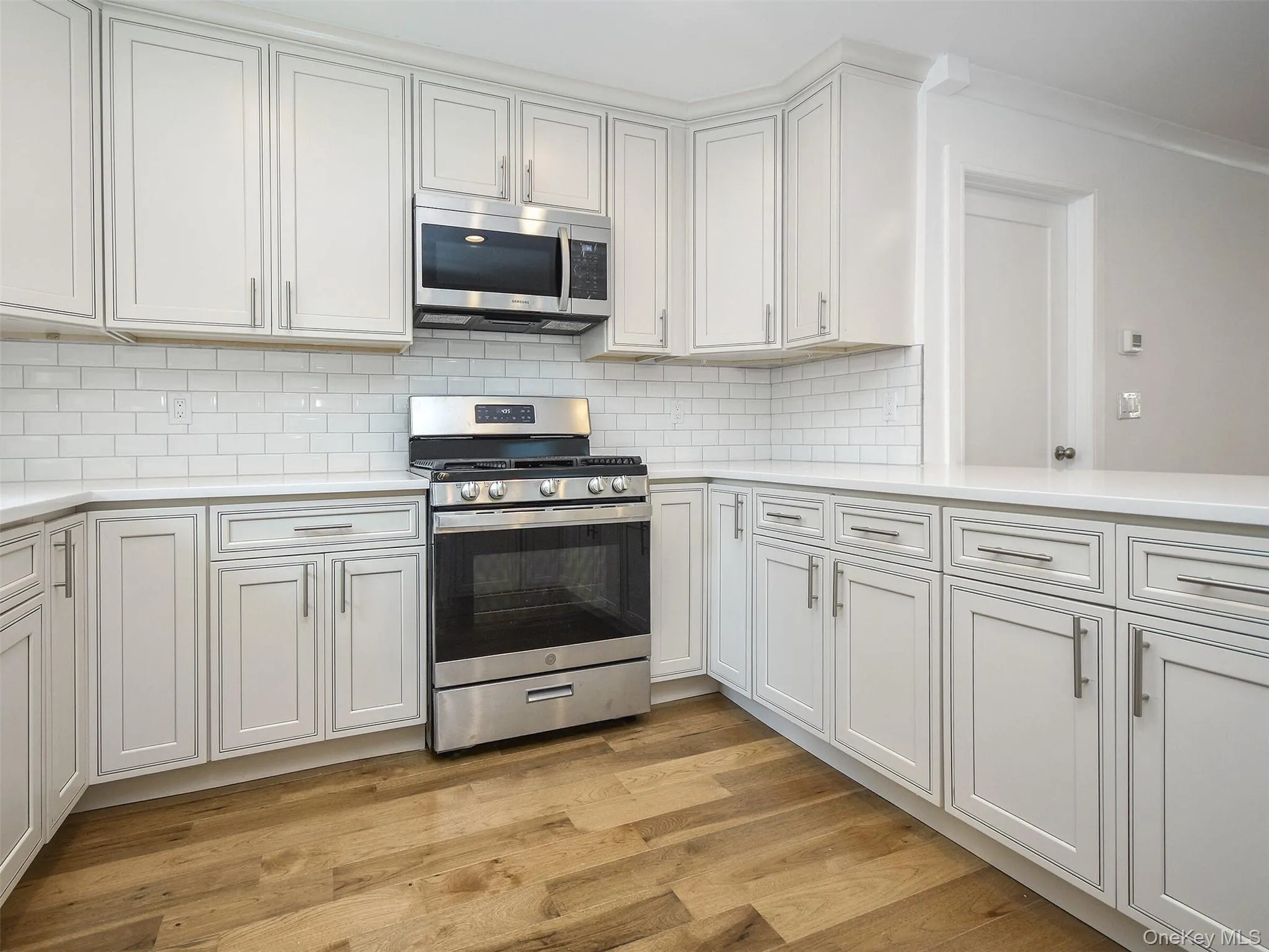 59A Hickory Road, North Hempstead, NY, 3 Bedrooms Bedrooms, 6 Rooms Rooms,2 BathroomsBathrooms,Residential Lease,For Rent,Hickory,0,1017497 59A Hickory Road, North Hempstead, NY, 3 Bedrooms Bedrooms, 6 Rooms Rooms,2 BathroomsBathrooms,Residential Lease,For Rent,Hickory,0,1017497