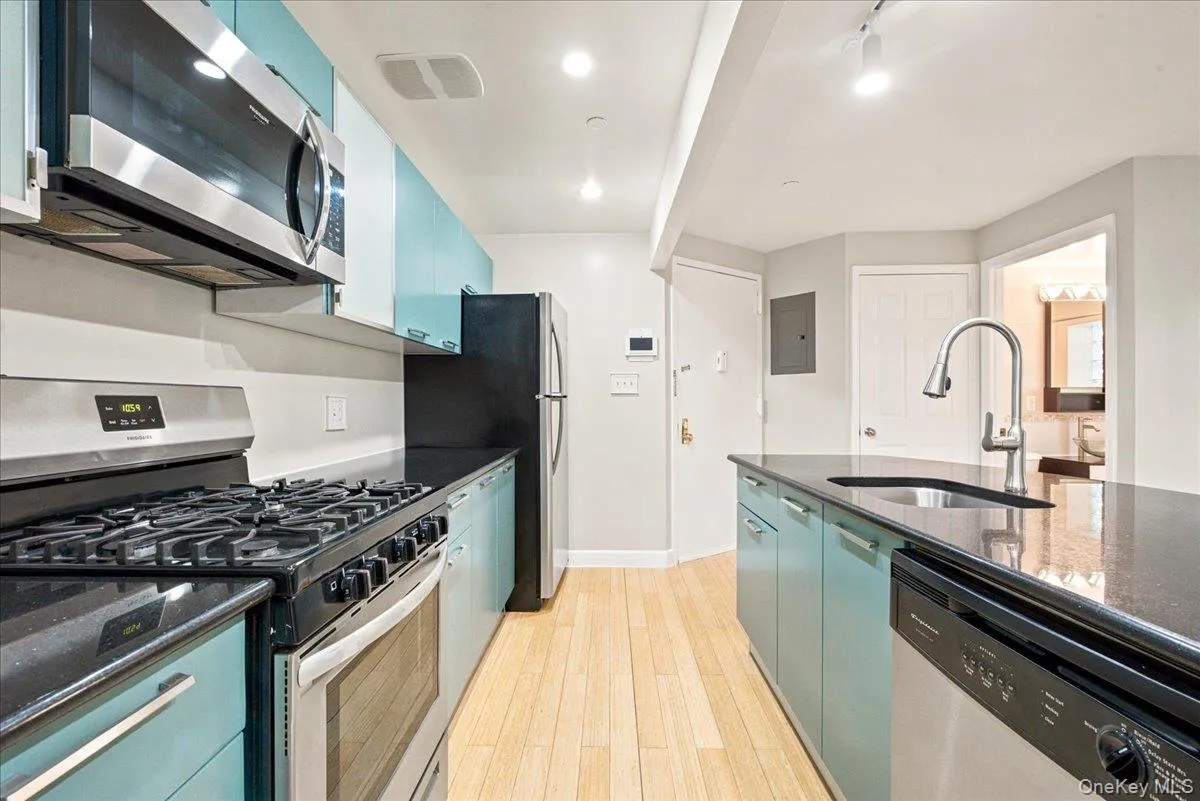 83-75 117th Street, New York, NY, 1 Bedroom Bedrooms, 4 Rooms Rooms,1 BathroomBathrooms,Residential,For Rent,117th,0,KEY1017503 83-75 117th Street, New York, NY, 1 Bedroom Bedrooms, 4 Rooms Rooms,1 BathroomBathrooms,Residential,For Rent,117th,0,KEY1017503
