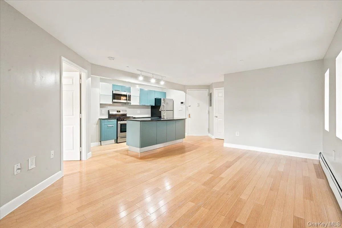 83-75 117th Street, New York, NY, 1 Bedroom Bedrooms, 4 Rooms Rooms,1 BathroomBathrooms,Residential,For Rent,117th,0,KEY1017503 83-75 117th Street, New York, NY, 1 Bedroom Bedrooms, 4 Rooms Rooms,1 BathroomBathrooms,Residential,For Rent,117th,0,KEY1017503