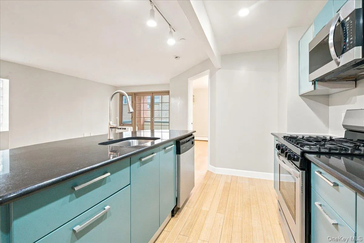 83-75 117th Street, New York, NY, 1 Bedroom Bedrooms, 4 Rooms Rooms,1 BathroomBathrooms,Residential,For Rent,117th,0,KEY1017503 83-75 117th Street, New York, NY, 1 Bedroom Bedrooms, 4 Rooms Rooms,1 BathroomBathrooms,Residential,For Rent,117th,0,KEY1017503