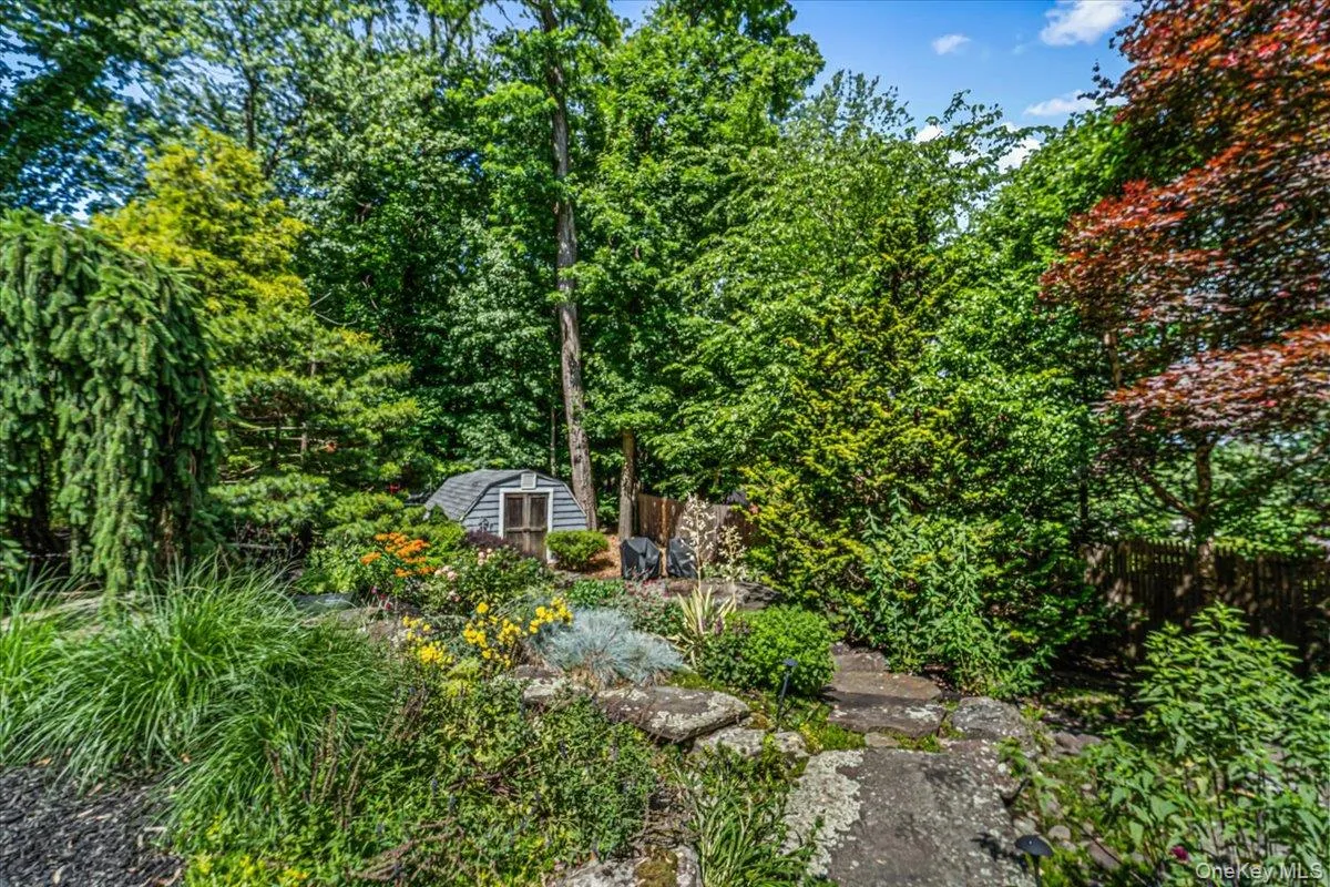 94 Hess Road, Clarkstown, NY, 4 Bedrooms Bedrooms, 7 Rooms Rooms,3 BathroomsBathrooms,Residential,For Rent,Hess,0,1017511 94 Hess Road, Clarkstown, NY, 4 Bedrooms Bedrooms, 7 Rooms Rooms,3 BathroomsBathrooms,Residential,For Rent,Hess,0,1017511