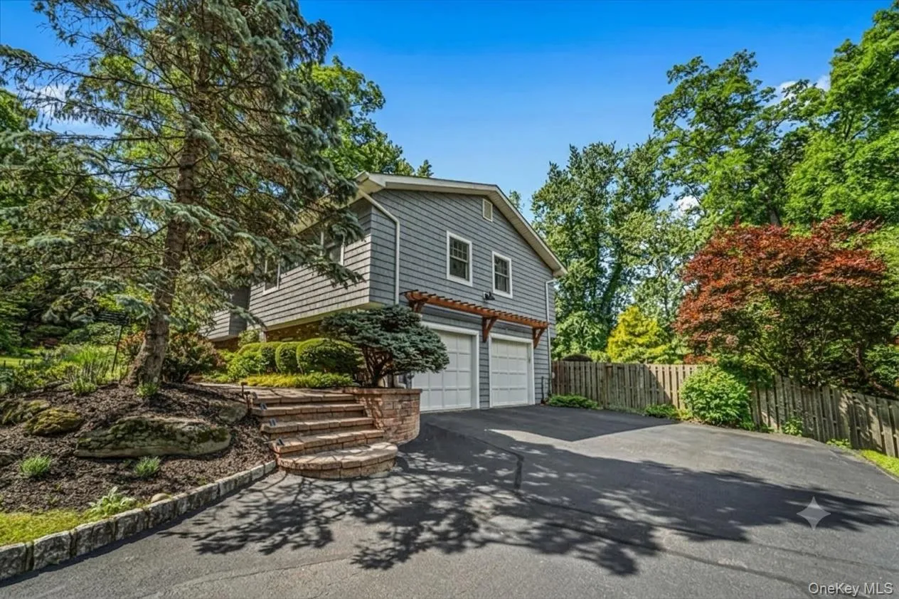 94 Hess Road, Clarkstown, NY, 4 Bedrooms Bedrooms, 7 Rooms Rooms,3 BathroomsBathrooms,Residential,For Rent,Hess,0,1017511 94 Hess Road, Clarkstown, NY, 4 Bedrooms Bedrooms, 7 Rooms Rooms,3 BathroomsBathrooms,Residential,For Rent,Hess,0,1017511