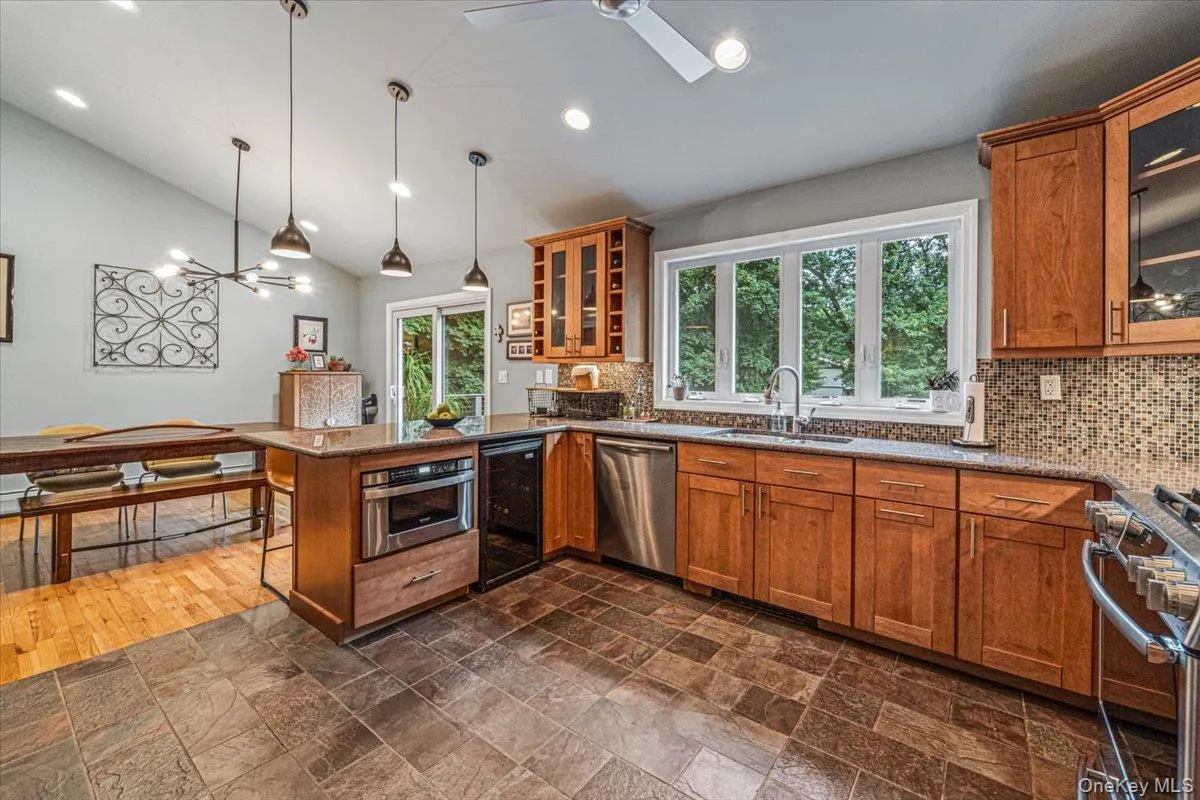 94 Hess Road, Clarkstown, NY, 4 Bedrooms Bedrooms, 7 Rooms Rooms,3 BathroomsBathrooms,Residential,For Rent,Hess,0,1017511 94 Hess Road, Clarkstown, NY, 4 Bedrooms Bedrooms, 7 Rooms Rooms,3 BathroomsBathrooms,Residential,For Rent,Hess,0,1017511