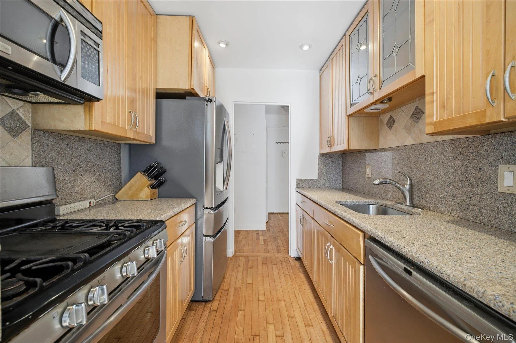 370 Broadway, Long Beach, NY, 1 Bedroom Bedrooms, 5 Rooms Rooms,1 BathroomBathrooms,Residential,For Rent,Broadway,0,KEY1017518 370 Broadway, Long Beach, NY, 1 Bedroom Bedrooms, 5 Rooms Rooms,1 BathroomBathrooms,Residential,For Rent,Broadway,0,KEY1017518