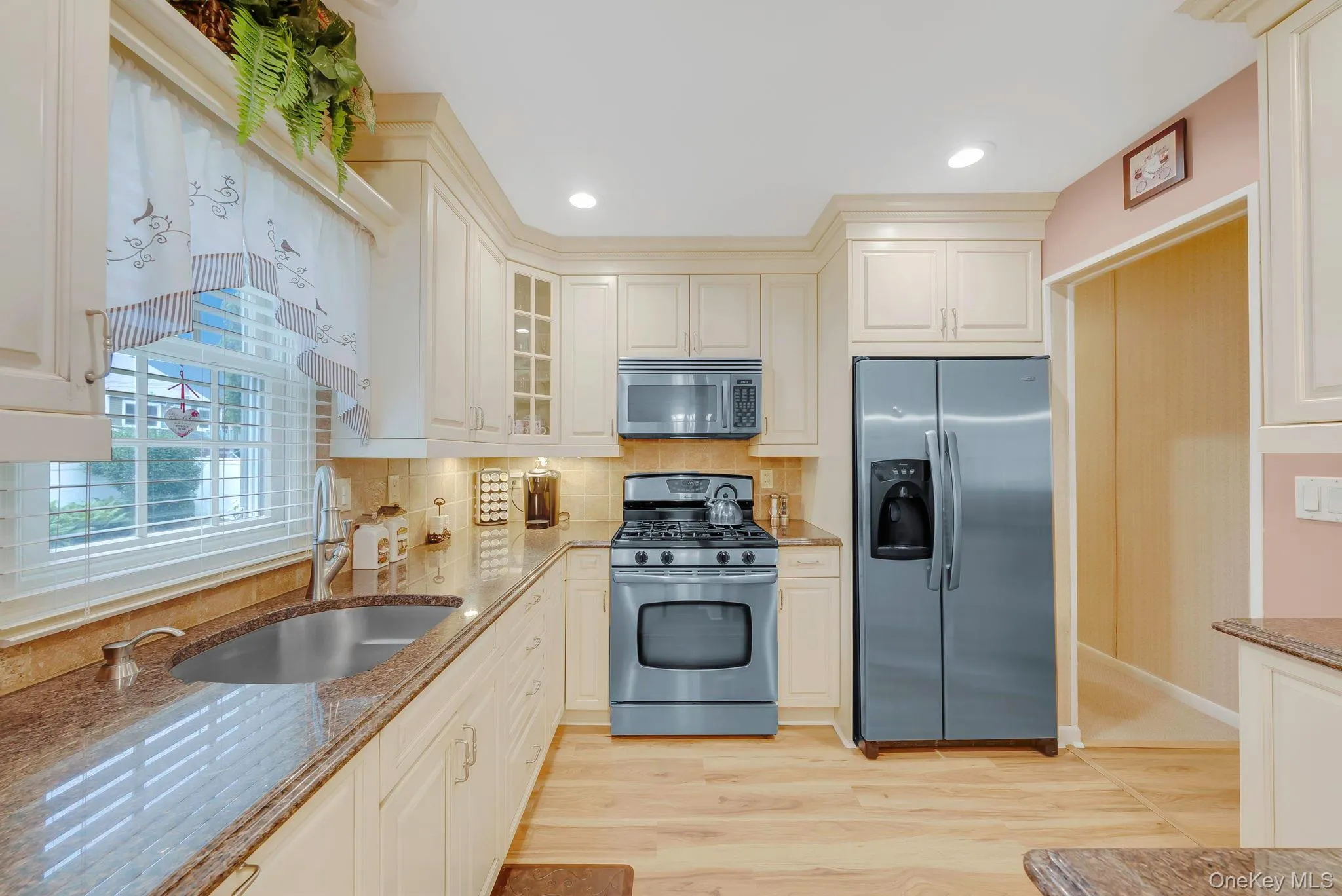 6 Elwin Place, Huntington, NY, 3 Bedrooms Bedrooms, 6 Rooms Rooms,1 BathroomBathrooms,Residential,For Rent,Elwin,0,KEY1017526 6 Elwin Place, Huntington, NY, 3 Bedrooms Bedrooms, 6 Rooms Rooms,1 BathroomBathrooms,Residential,For Rent,Elwin,0,KEY1017526
