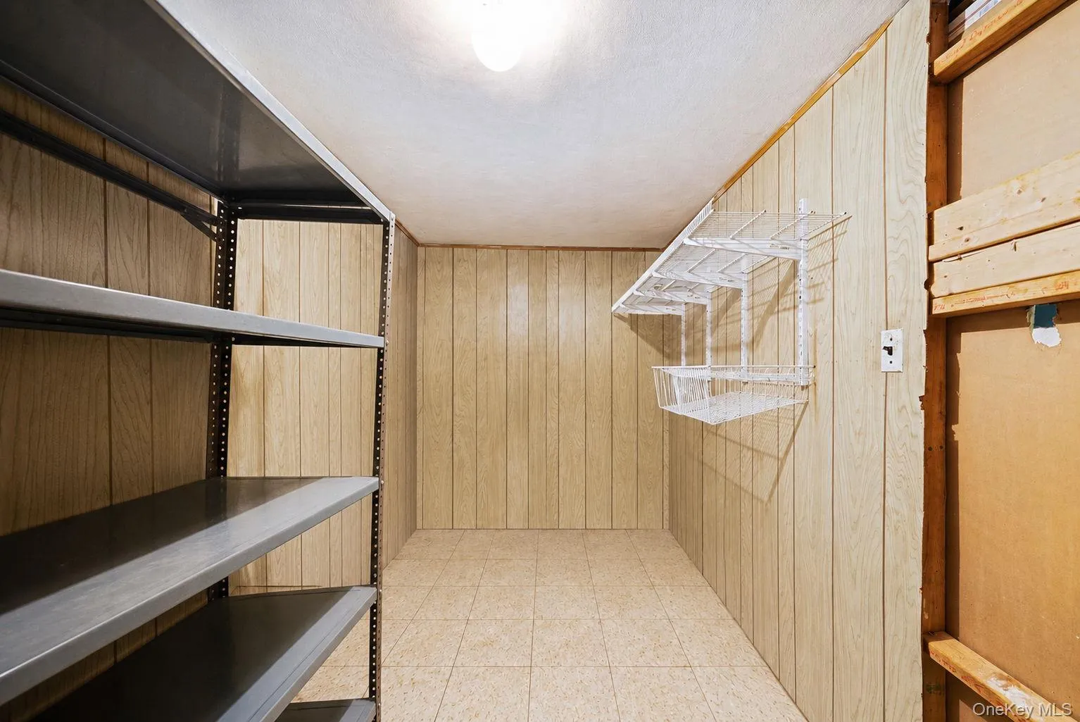 6 Elwin Place, Huntington, NY, 3 Bedrooms Bedrooms, 6 Rooms Rooms,1 BathroomBathrooms,Residential,For Rent,Elwin,0,KEY1017526 6 Elwin Place, Huntington, NY, 3 Bedrooms Bedrooms, 6 Rooms Rooms,1 BathroomBathrooms,Residential,For Rent,Elwin,0,KEY1017526