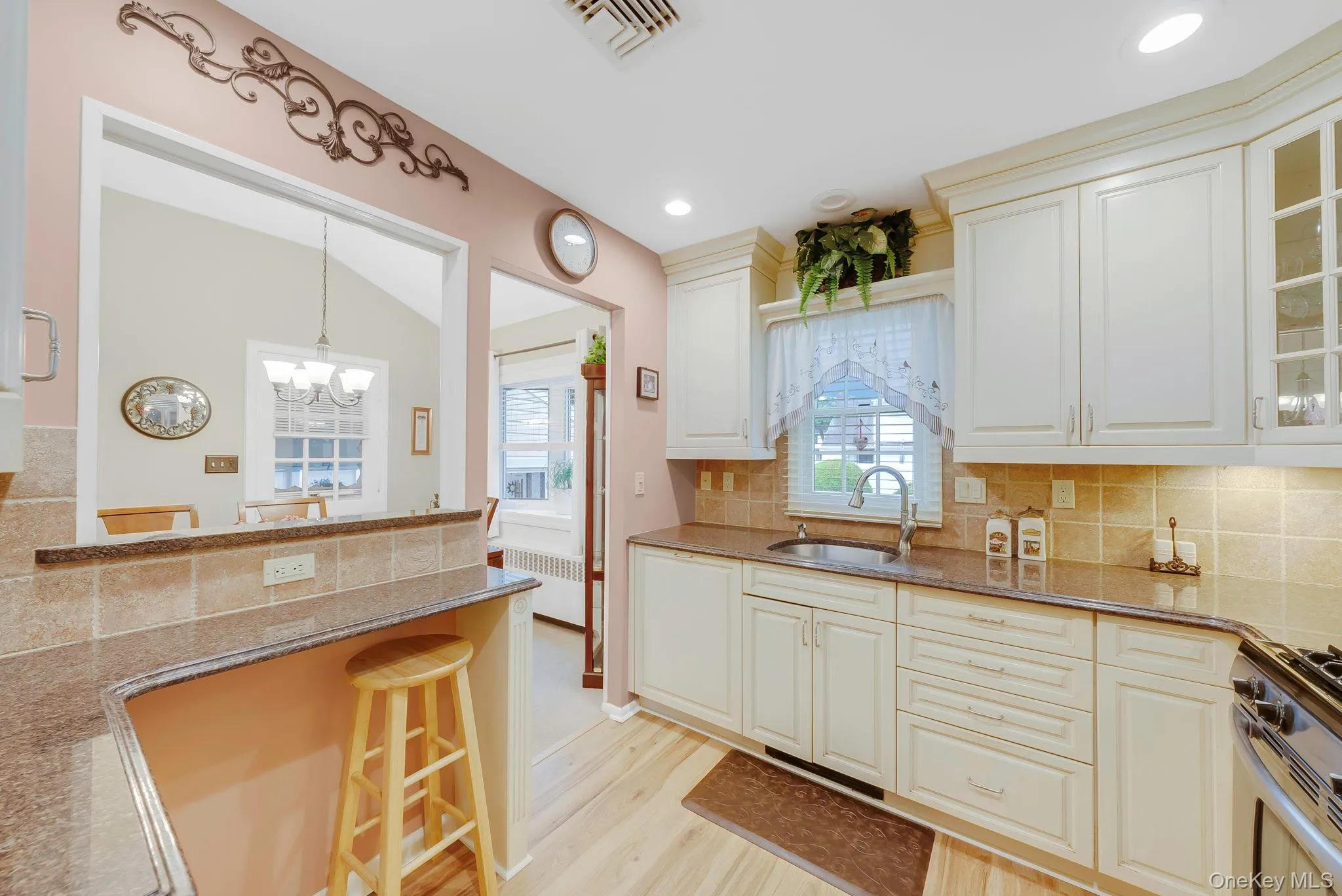 6 Elwin Place, Huntington, NY, 3 Bedrooms Bedrooms, 6 Rooms Rooms,1 BathroomBathrooms,Residential,For Rent,Elwin,0,KEY1017526 6 Elwin Place, Huntington, NY, 3 Bedrooms Bedrooms, 6 Rooms Rooms,1 BathroomBathrooms,Residential,For Rent,Elwin,0,KEY1017526