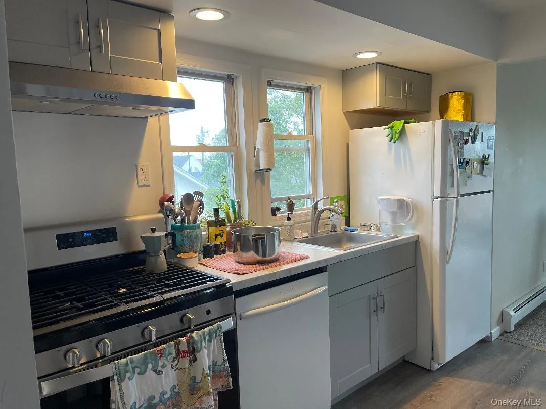 420 Fulton Street, Long Beach, NY, 3 Bedrooms Bedrooms, 6 Rooms Rooms,2 BathroomsBathrooms,Residential Lease,For Rent,Fulton,0,KEY1017530 420 Fulton Street, Long Beach, NY, 3 Bedrooms Bedrooms, 6 Rooms Rooms,2 BathroomsBathrooms,Residential Lease,For Rent,Fulton,0,KEY1017530