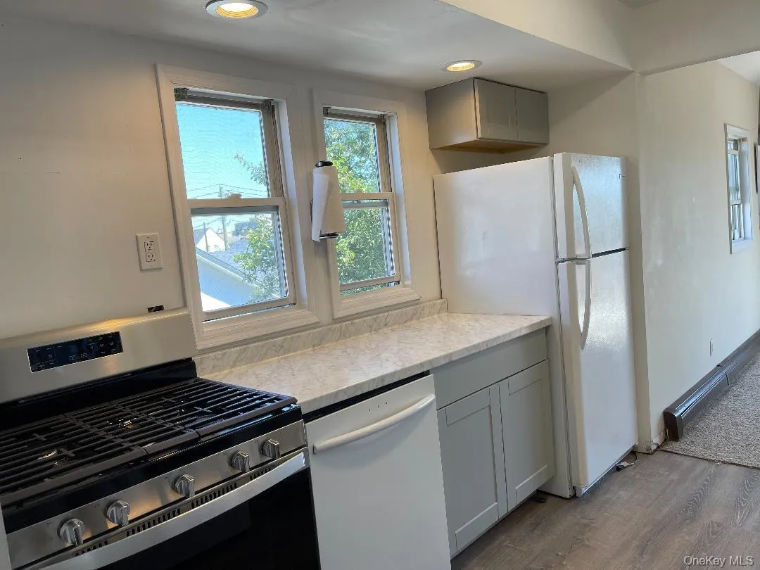 420 Fulton Street, Long Beach, NY, 3 Bedrooms Bedrooms, 6 Rooms Rooms,2 BathroomsBathrooms,Residential Lease,For Rent,Fulton,0,KEY1017530 420 Fulton Street, Long Beach, NY, 3 Bedrooms Bedrooms, 6 Rooms Rooms,2 BathroomsBathrooms,Residential Lease,For Rent,Fulton,0,KEY1017530