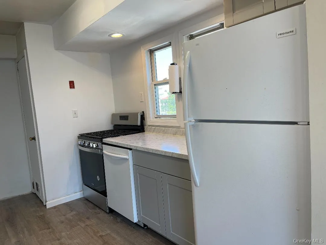 420 Fulton Street, Long Beach, NY, 3 Bedrooms Bedrooms, 6 Rooms Rooms,2 BathroomsBathrooms,Residential Lease,For Rent,Fulton,0,KEY1017530 420 Fulton Street, Long Beach, NY, 3 Bedrooms Bedrooms, 6 Rooms Rooms,2 BathroomsBathrooms,Residential Lease,For Rent,Fulton,0,KEY1017530