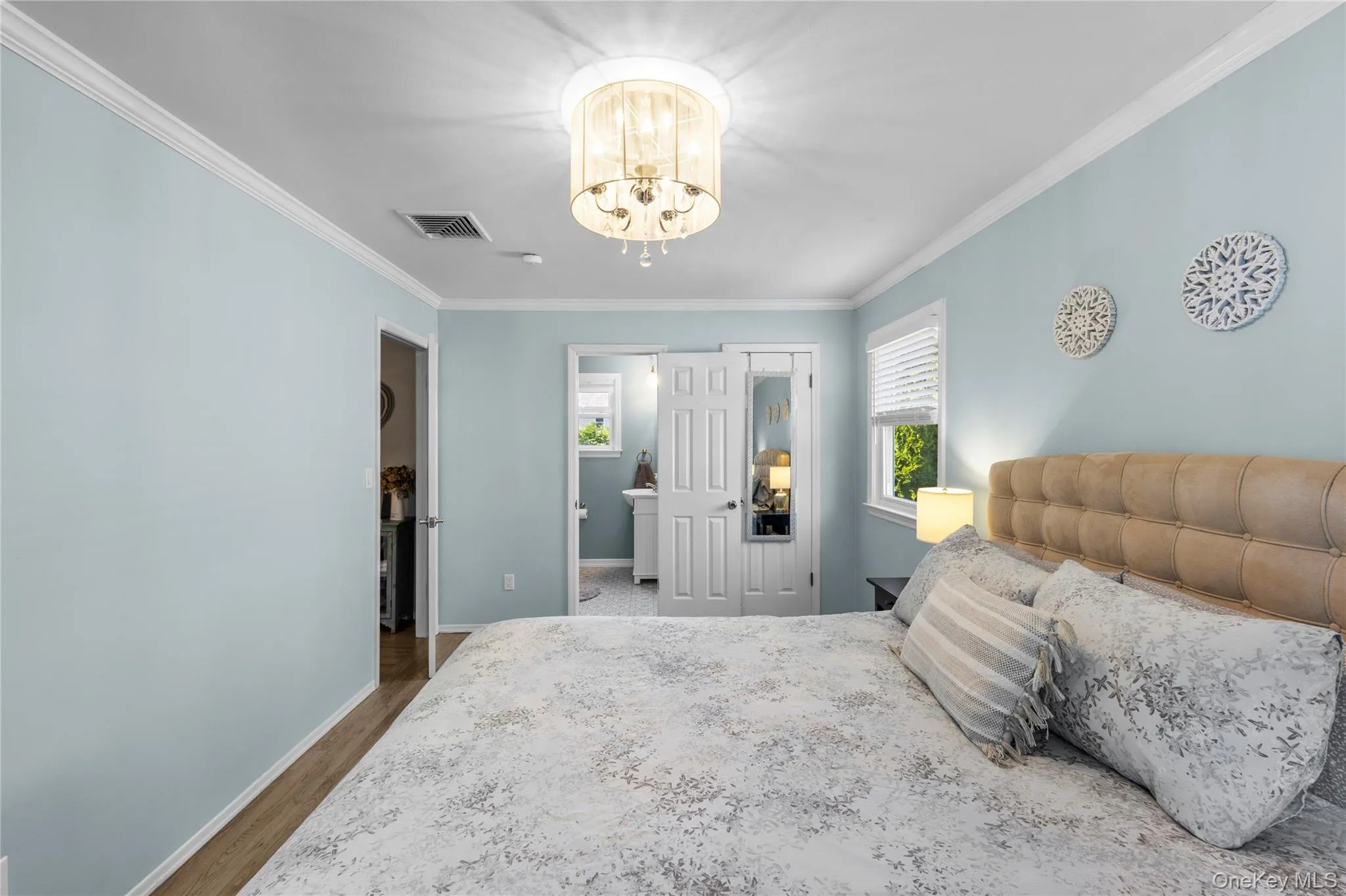 Bedroom featuring ensuite full bath and walk in closet Bedroom featuring ensuite full bath and walk in closet