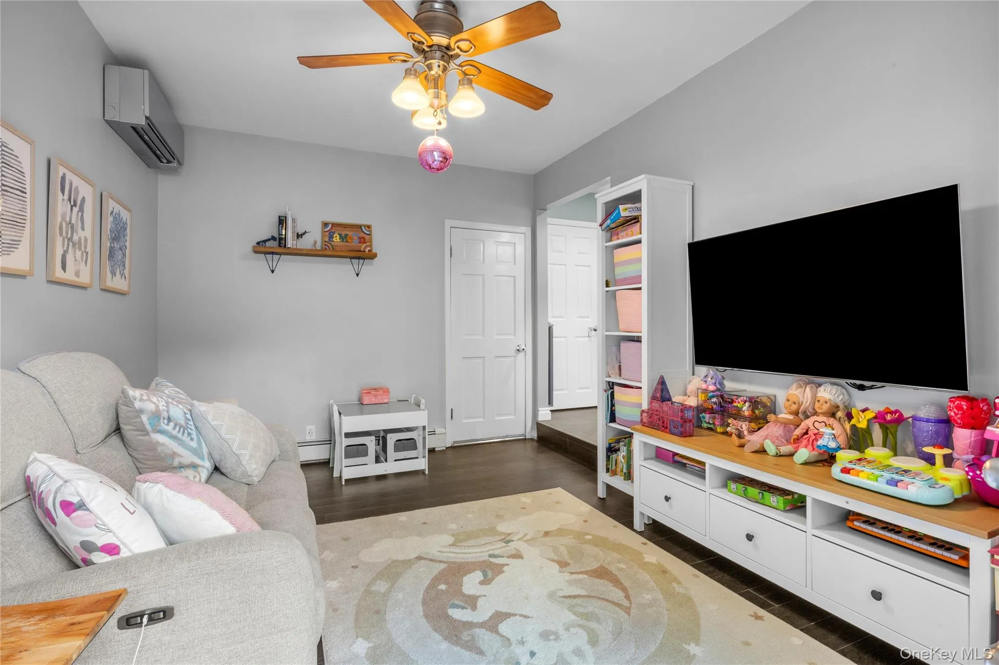Open to kitchen with room to relax, recreation or entertain! Open to kitchen with room to relax, recreation or entertain!