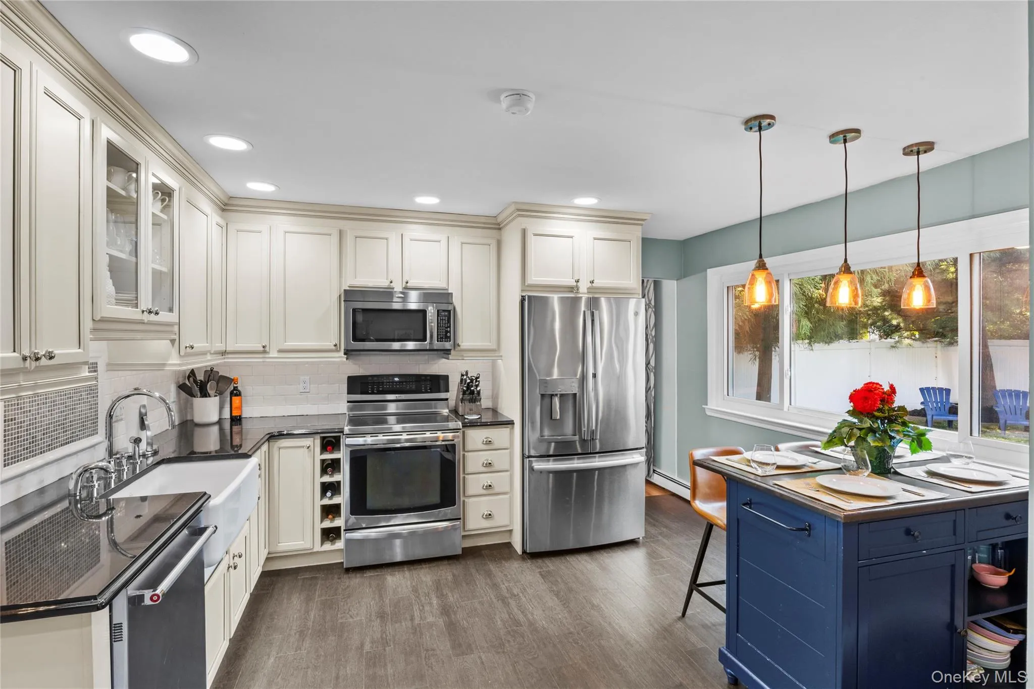 Lovely eat in kitchen with stainless appliances, granite counters and room for seating! Lovely eat in kitchen with stainless appliances, granite counters and room for seating!