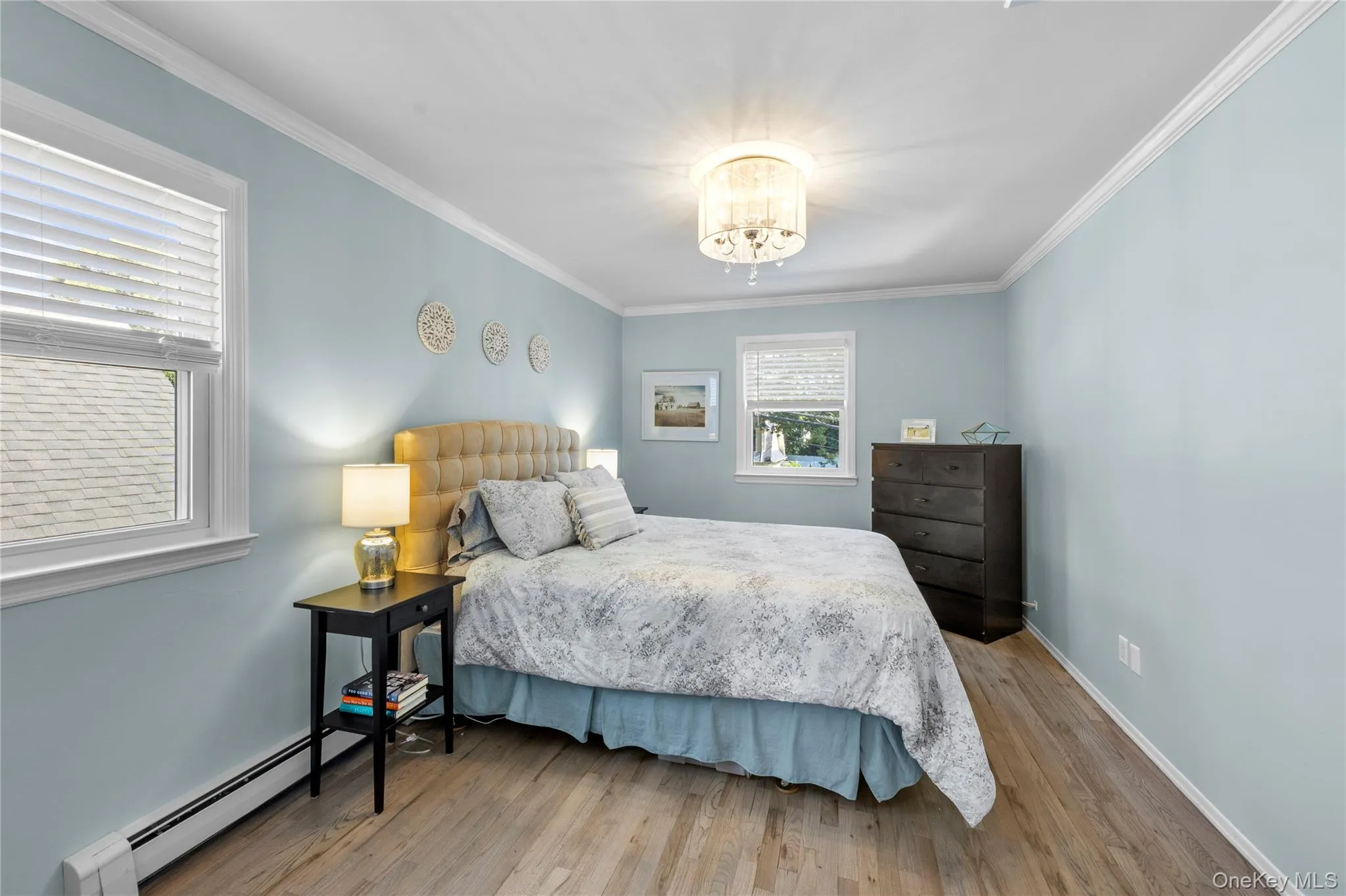 Large primary bedroom/guest room with walk in closet and ensuite full bath Large primary bedroom/guest room with walk in closet and ensuite full bath