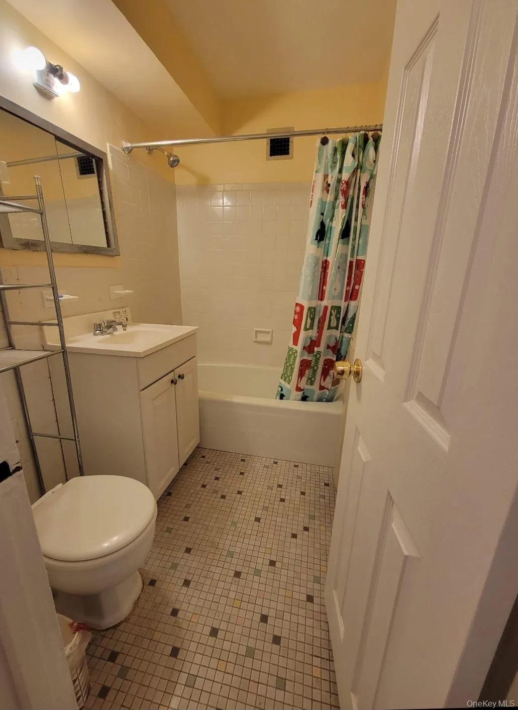 89-00 170 Street, New York, NY, 2 Rooms Rooms,1 BathroomBathrooms,Residential,For Rent,170 Street,0,1017575 89-00 170 Street, New York, NY, 2 Rooms Rooms,1 BathroomBathrooms,Residential,For Rent,170 Street,0,1017575