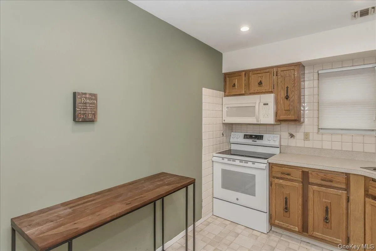 62 Cambridge Drive, Babylon, NY, 2 Bedrooms Bedrooms, 6 Rooms Rooms,2 BathroomsBathrooms,Residential,For Rent,Cambridge,0,1017579 62 Cambridge Drive, Babylon, NY, 2 Bedrooms Bedrooms, 6 Rooms Rooms,2 BathroomsBathrooms,Residential,For Rent,Cambridge,0,1017579