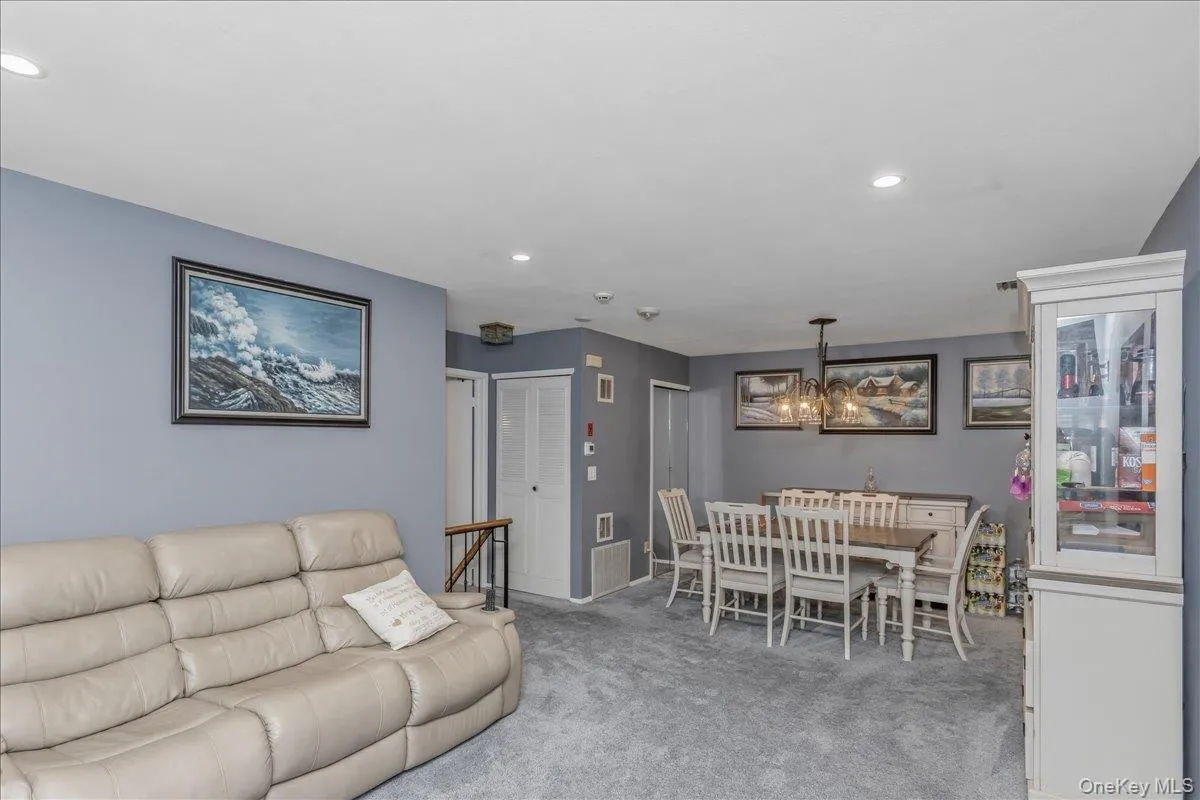 62 Cambridge Drive, Babylon, NY, 2 Bedrooms Bedrooms, 6 Rooms Rooms,2 BathroomsBathrooms,Residential,For Rent,Cambridge,0,1017579 62 Cambridge Drive, Babylon, NY, 2 Bedrooms Bedrooms, 6 Rooms Rooms,2 BathroomsBathrooms,Residential,For Rent,Cambridge,0,1017579