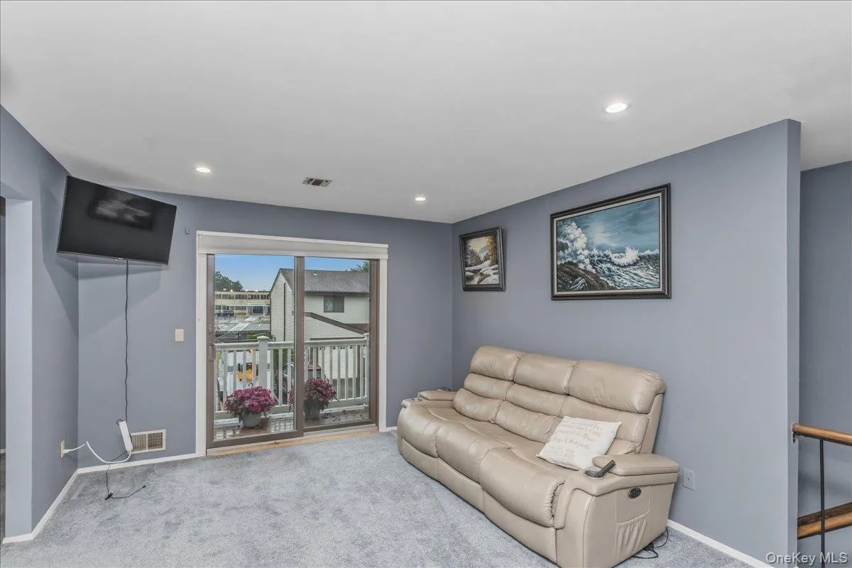 62 Cambridge Drive, Babylon, NY, 2 Bedrooms Bedrooms, 6 Rooms Rooms,2 BathroomsBathrooms,Residential,For Rent,Cambridge,0,1017579 62 Cambridge Drive, Babylon, NY, 2 Bedrooms Bedrooms, 6 Rooms Rooms,2 BathroomsBathrooms,Residential,For Rent,Cambridge,0,1017579