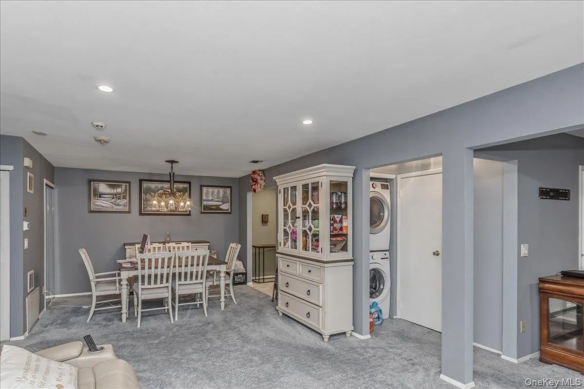 62 Cambridge Drive, Babylon, NY, 2 Bedrooms Bedrooms, 6 Rooms Rooms,2 BathroomsBathrooms,Residential,For Rent,Cambridge,0,1017579 62 Cambridge Drive, Babylon, NY, 2 Bedrooms Bedrooms, 6 Rooms Rooms,2 BathroomsBathrooms,Residential,For Rent,Cambridge,0,1017579