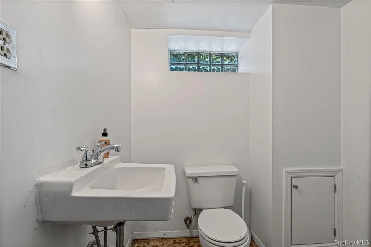 25 Archer Road, Hempstead, NY, 3 Bedrooms Bedrooms, 12 Rooms Rooms,2 BathroomsBathrooms,Residential,For Rent,Archer,0,1017580 25 Archer Road, Hempstead, NY, 3 Bedrooms Bedrooms, 12 Rooms Rooms,2 BathroomsBathrooms,Residential,For Rent,Archer,0,1017580