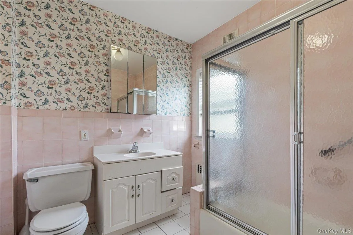 169 Park Avenue, Hempstead, NY, 5 Bedrooms Bedrooms, 8 Rooms Rooms,3 BathroomsBathrooms,Residential,For Rent,Park,0,KEY1017586 169 Park Avenue, Hempstead, NY, 5 Bedrooms Bedrooms, 8 Rooms Rooms,3 BathroomsBathrooms,Residential,For Rent,Park,0,KEY1017586