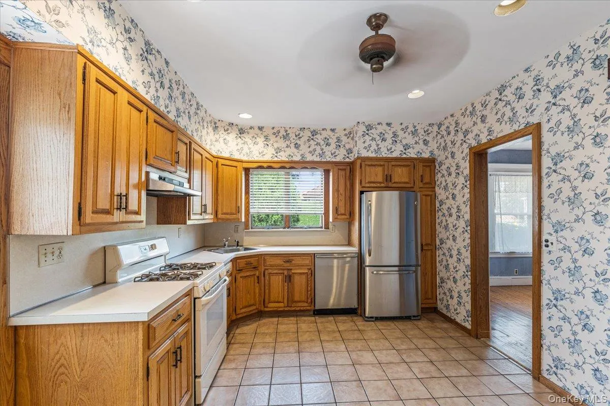169 Park Avenue, Hempstead, NY, 5 Bedrooms Bedrooms, 8 Rooms Rooms,3 BathroomsBathrooms,Residential,For Rent,Park,0,KEY1017586 169 Park Avenue, Hempstead, NY, 5 Bedrooms Bedrooms, 8 Rooms Rooms,3 BathroomsBathrooms,Residential,For Rent,Park,0,KEY1017586