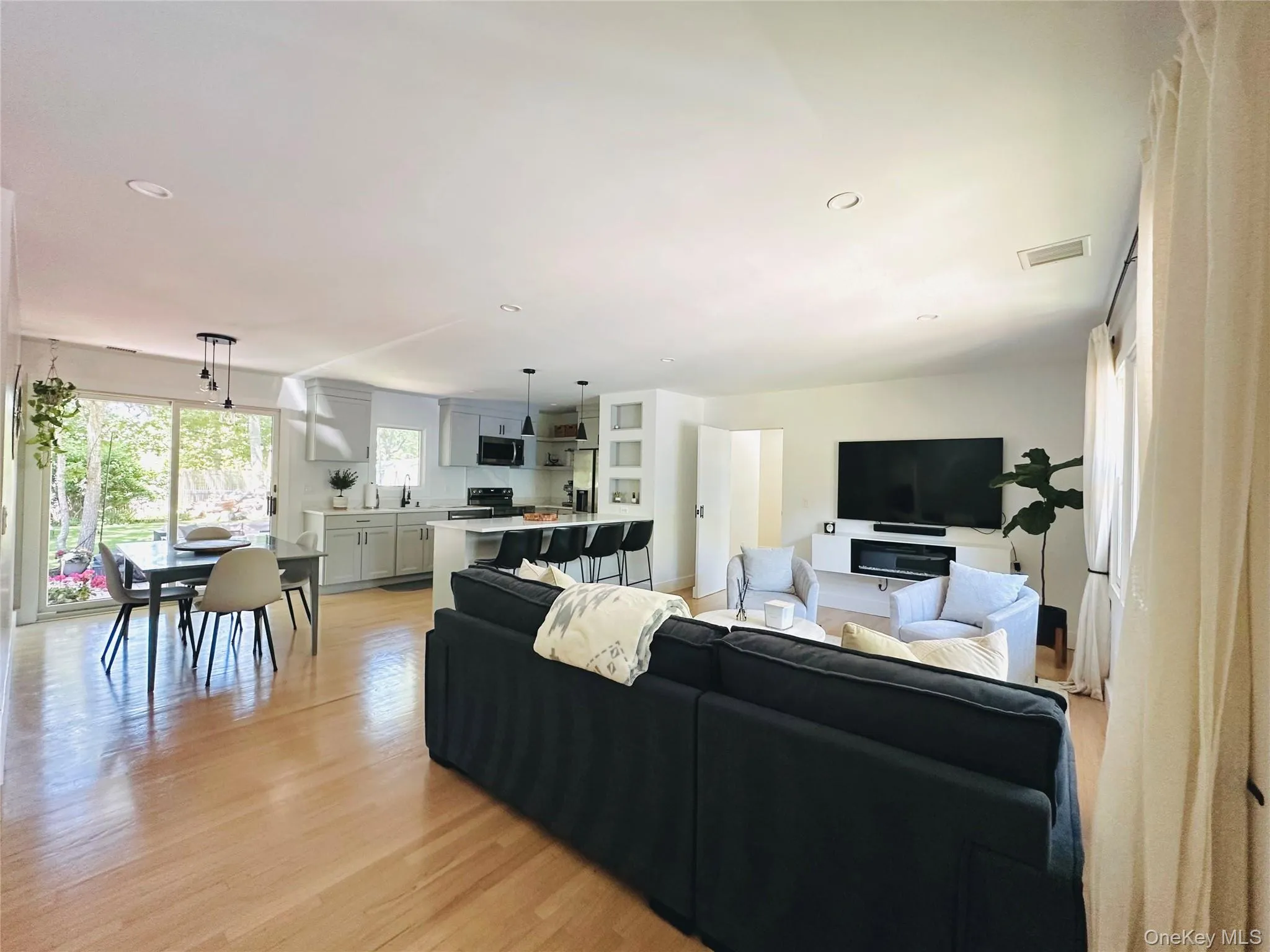 45 Yale Drive, Southampton, NY, 4 Bedrooms Bedrooms, 6 Rooms Rooms,1 BathroomBathrooms,Residential Lease,For Rent,Yale,0,1017590 45 Yale Drive, Southampton, NY, 4 Bedrooms Bedrooms, 6 Rooms Rooms,1 BathroomBathrooms,Residential Lease,For Rent,Yale,0,1017590