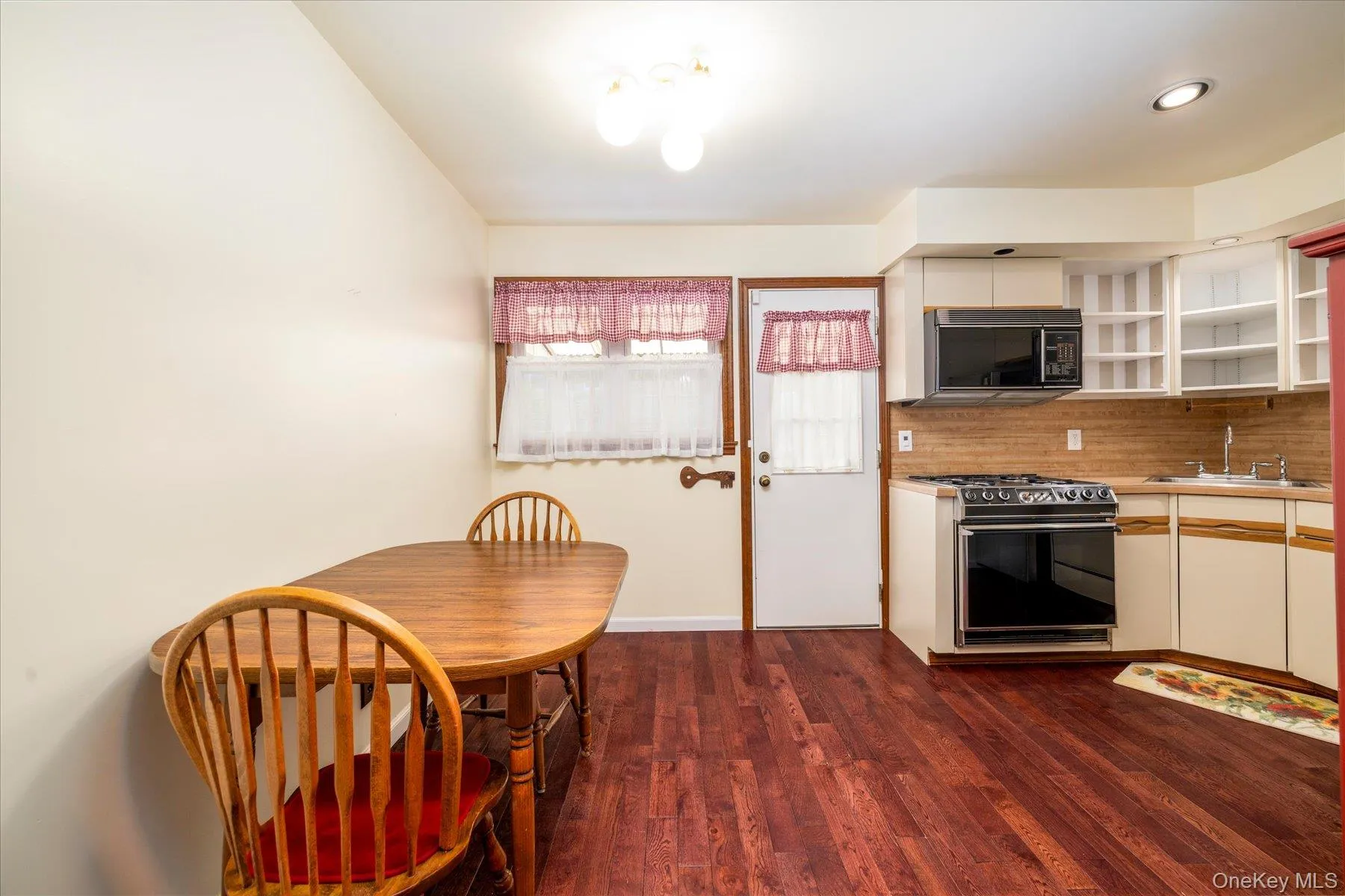 6741 197th Street, New York, NY, 2 Bedrooms Bedrooms, 4 Rooms Rooms,1 BathroomBathrooms,Residential,For Rent,197th,0,KEY1017592 6741 197th Street, New York, NY, 2 Bedrooms Bedrooms, 4 Rooms Rooms,1 BathroomBathrooms,Residential,For Rent,197th,0,KEY1017592
