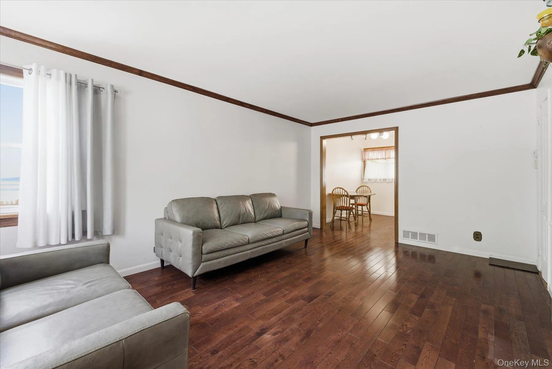 6741 197th Street, New York, NY, 2 Bedrooms Bedrooms, 4 Rooms Rooms,1 BathroomBathrooms,Residential,For Rent,197th,0,KEY1017592 6741 197th Street, New York, NY, 2 Bedrooms Bedrooms, 4 Rooms Rooms,1 BathroomBathrooms,Residential,For Rent,197th,0,KEY1017592