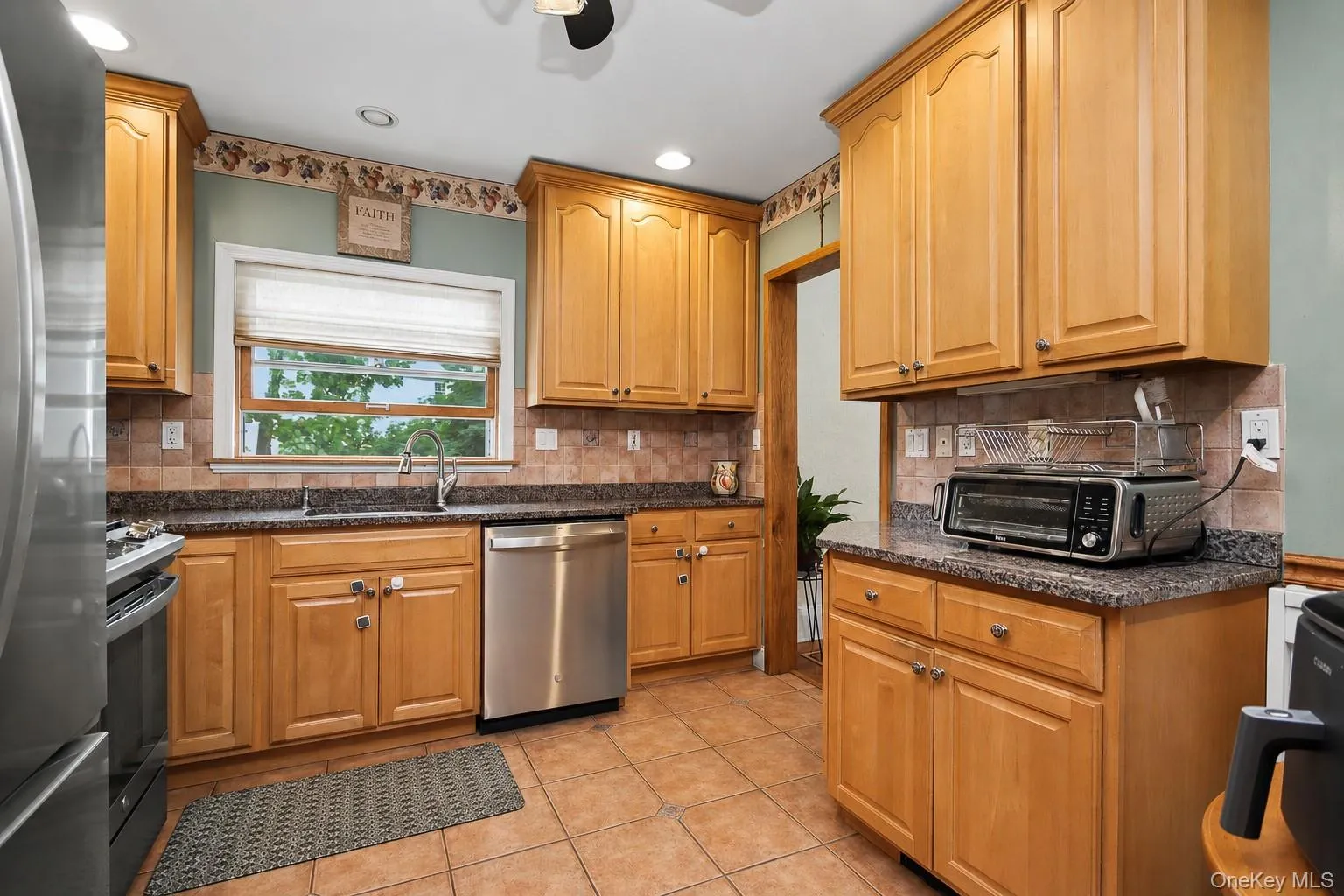 Eat-in-Kitchen. Eat-in-Kitchen.