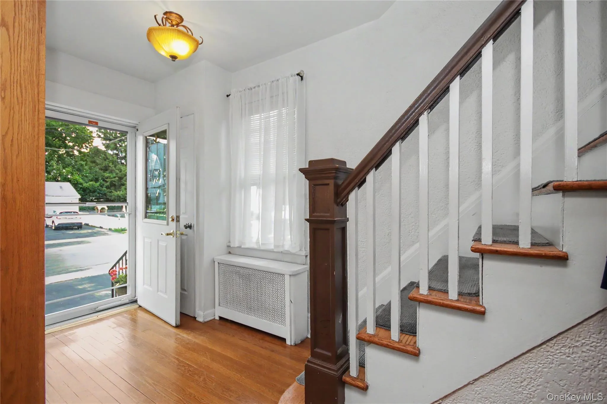 Entrance foyer and stairs. Entrance foyer and stairs.