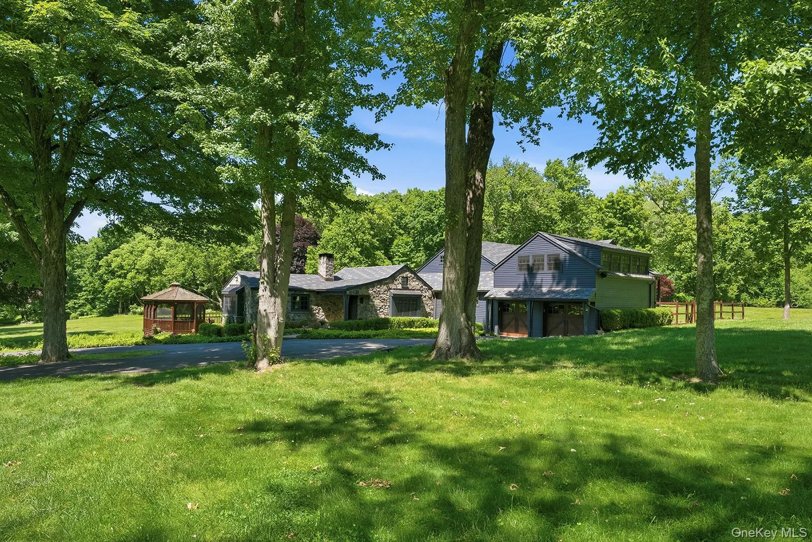 Expansive grounds with mature landscaping Expansive grounds with mature landscaping