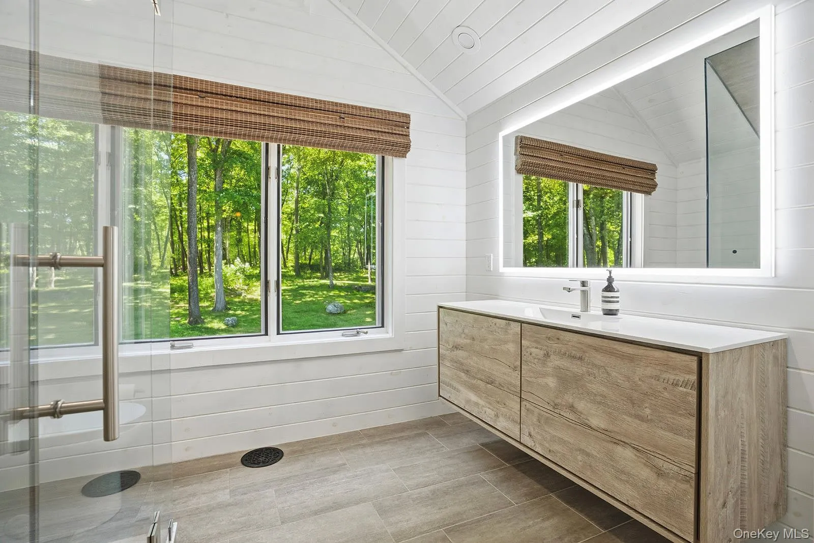 Guest suite bath Guest suite bath