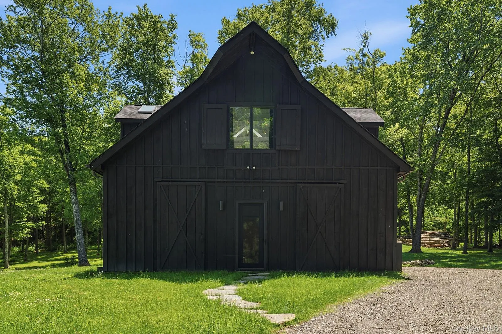 Barn houses a gym, a full kitchen and a private guest suite, a studio/recreation room, and farmequipment storage and workshop. Barn houses a gym, a full kitchen and a private guest suite, a studio/recreation room, and farmequipment storage and workshop.
